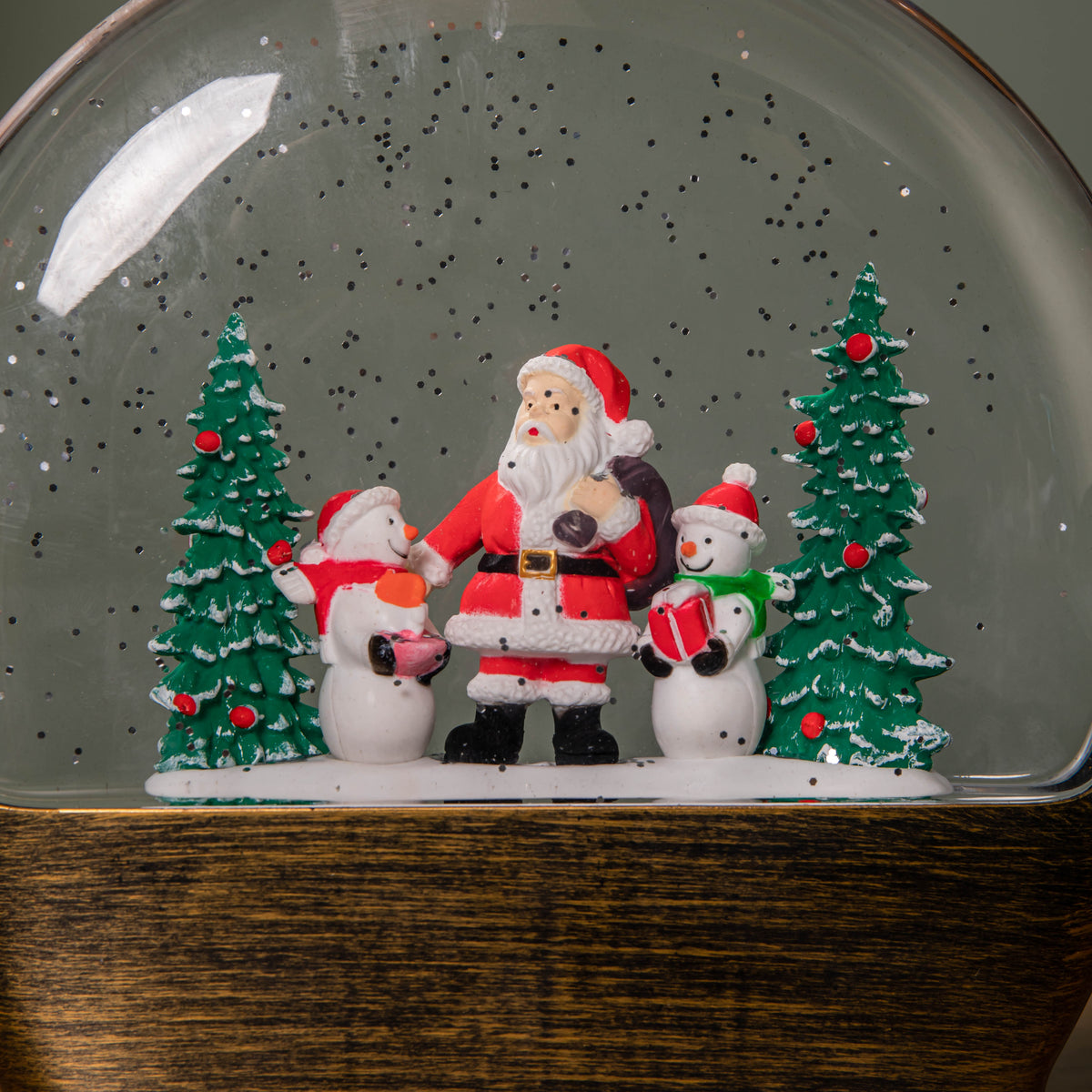 19cm Battery Operated Light up Christmas Water Dome with Santa & Snowman Scene