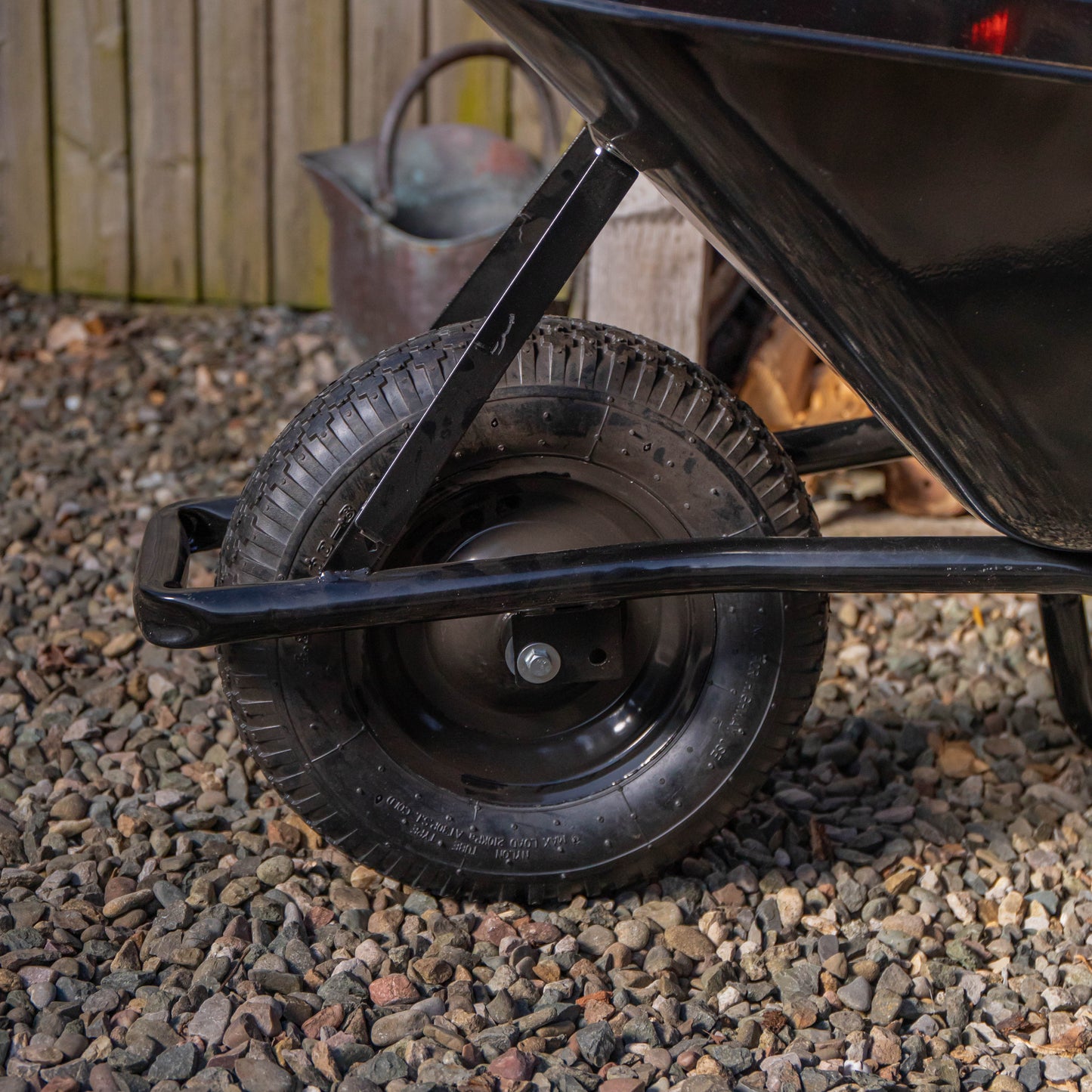 Black 90 Litre 150kg Capacity Heavy Duty Outdoor Galvanised Pneumatic Metal Garden Wheelbarrow
