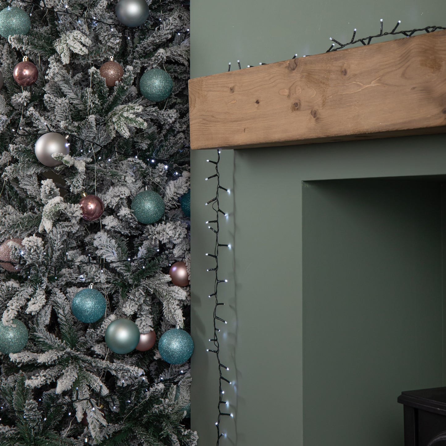 15.5m 600 LED Colour Changing Christmas String Lights in White to Blue