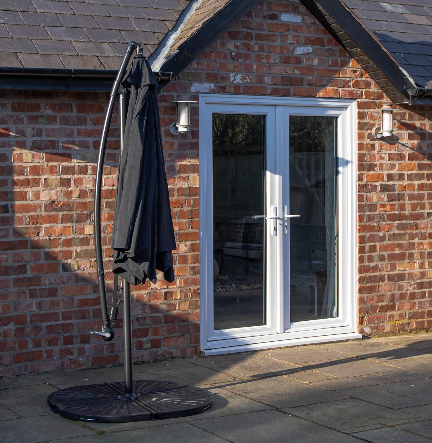 Factory Seconds 3m Cantilever Parasol in Black with Crank Handle for Patio Garden Banana Parasol with UV Protection Outdoor Umbrella Sun Shades for Garden