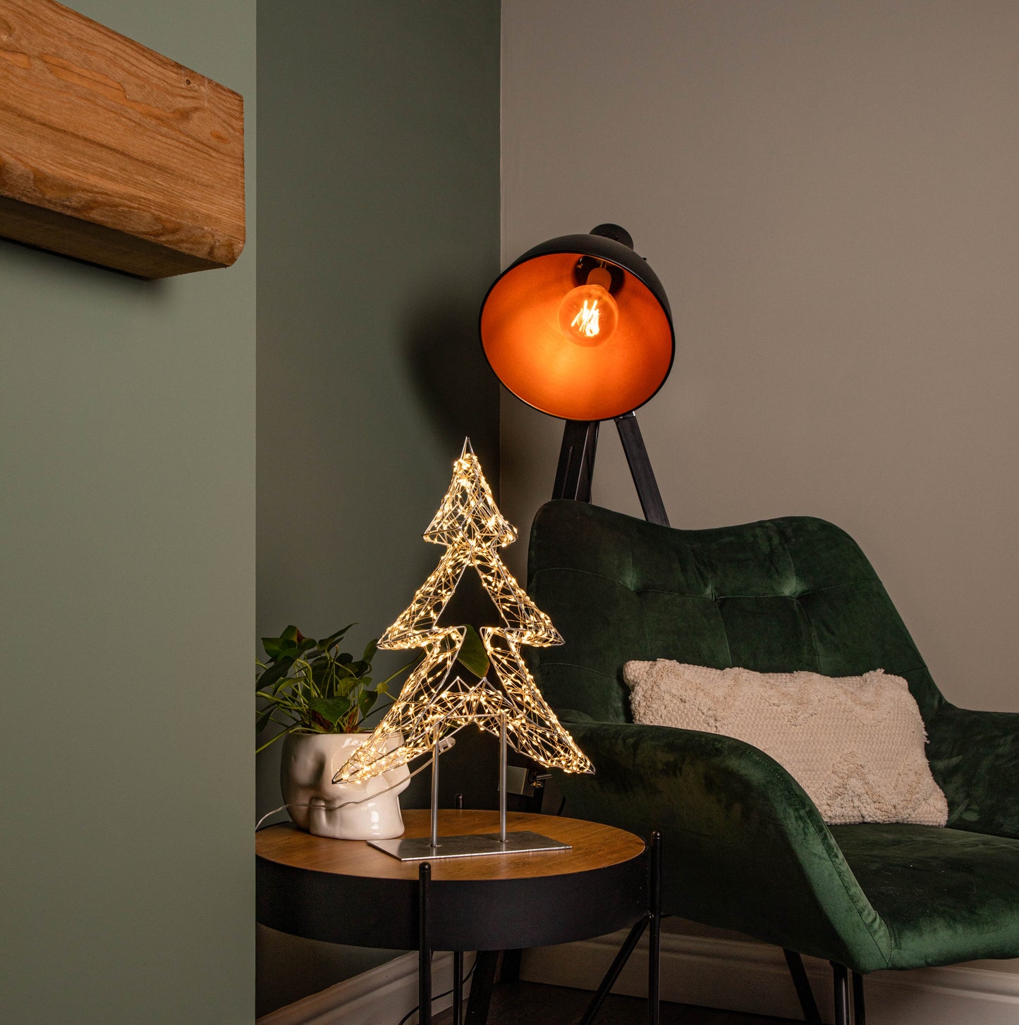 47cm Light up Dewdrop Christmas Tree on Metal Stand with 720 Warm White LEDs