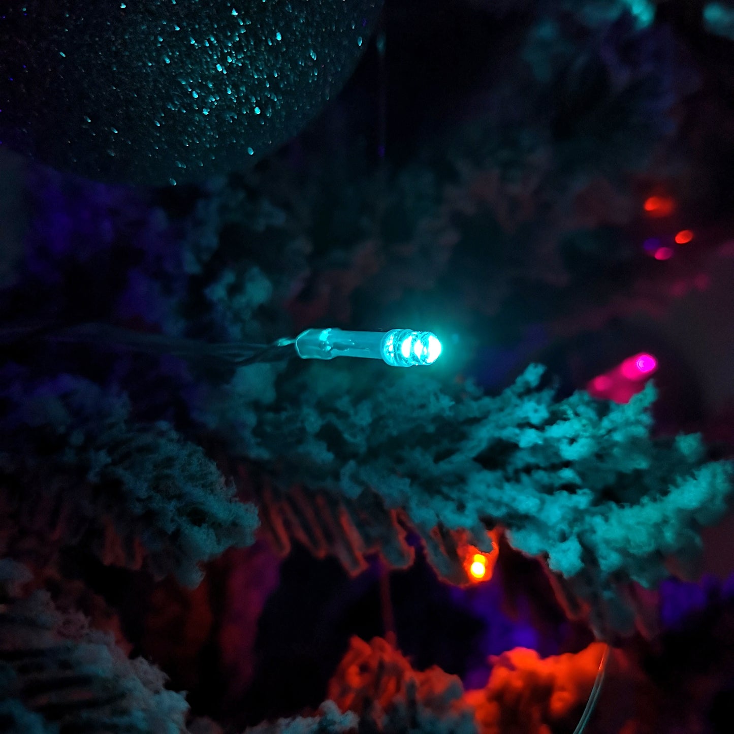 20m Battery Operated Indoor Outdoor Christmas String Lights with 200 LEDs in Rainbow