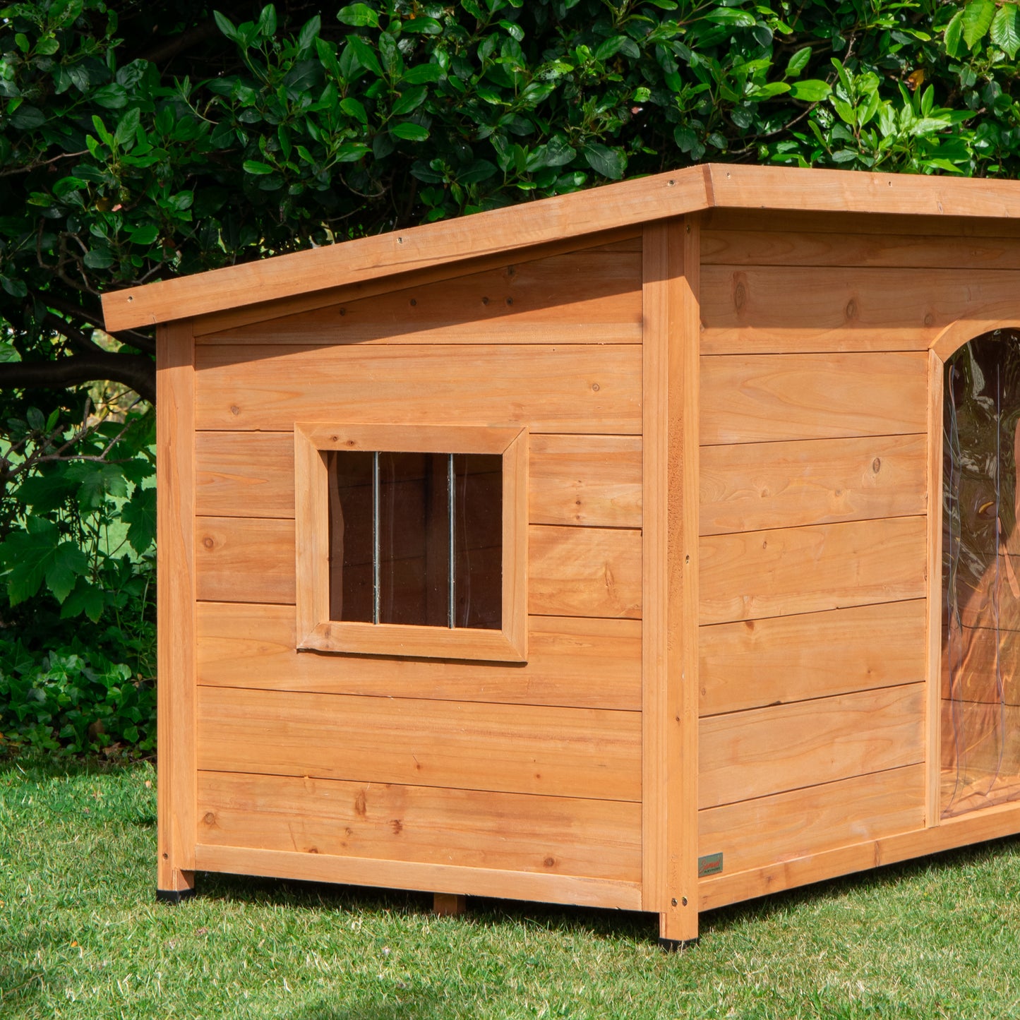 82cm x 1.16m Large Outdoor Garden Wooden Dog House Kennel with Window