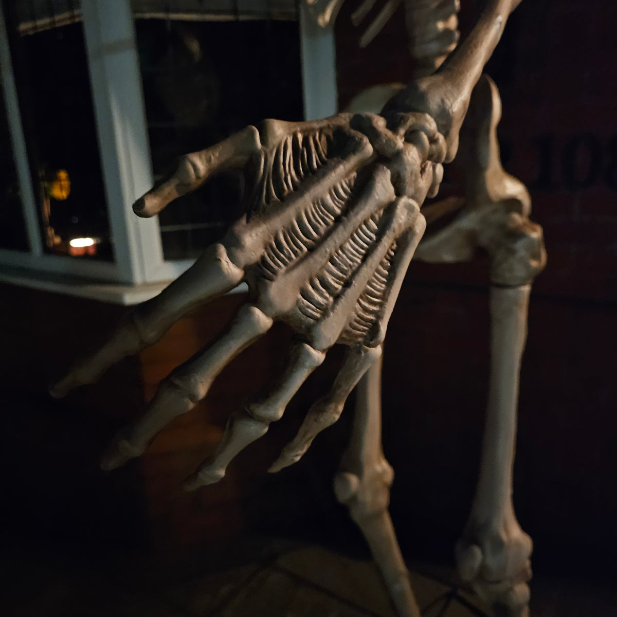 GIANT 8ft (240cm) Standing Indoor Outdoor Animatronic Halloween Skeleton Decoration