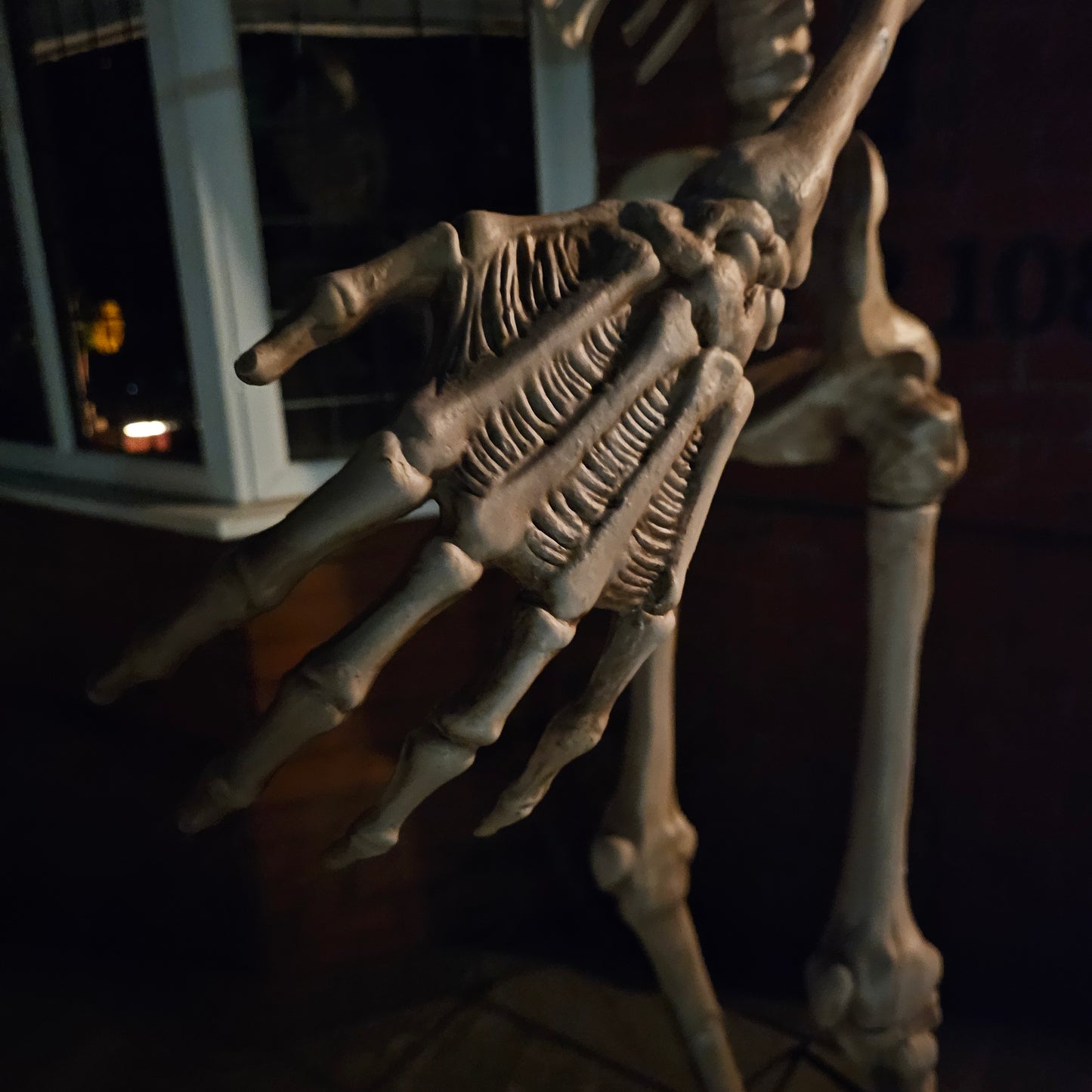 GIANT 8ft (240cm) Standing Indoor Outdoor Animatronic Halloween Skeleton Decoration