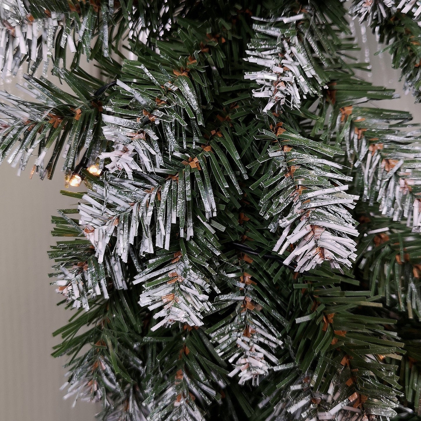 60cm Snow Tipped Christmas Wreath with 50 Warm White LEDs and 160 Bullet Tips