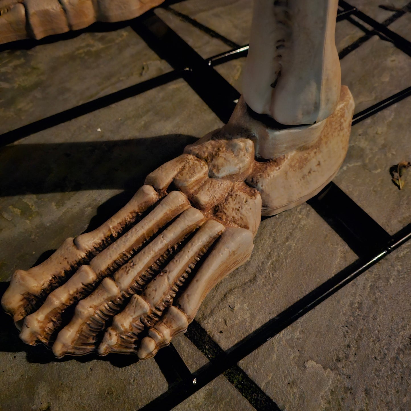 GIANT 8ft (240cm) Standing Indoor Outdoor Animatronic Halloween Skeleton Decoration