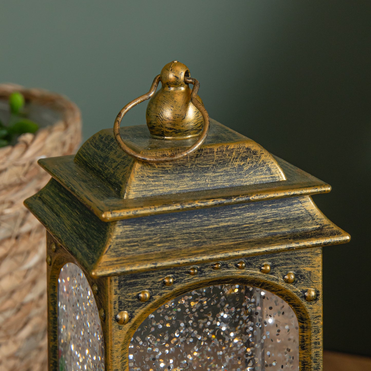 21cm Battery Operated Christmas Robin Scene Glitter Water Spinner Lantern Decoration