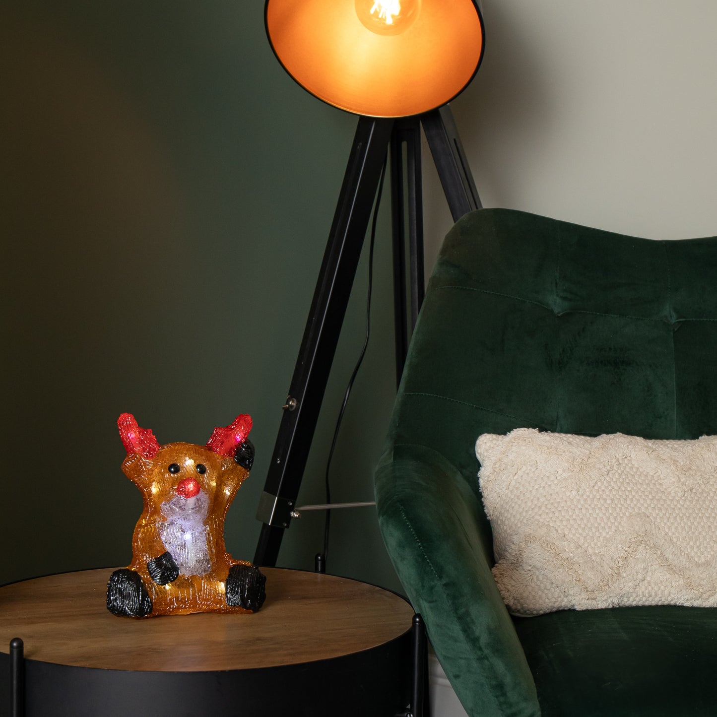 20cm Battery Operated Light up Acrylic Christmas Reindeer Decoration with 16 Ice White LEDs