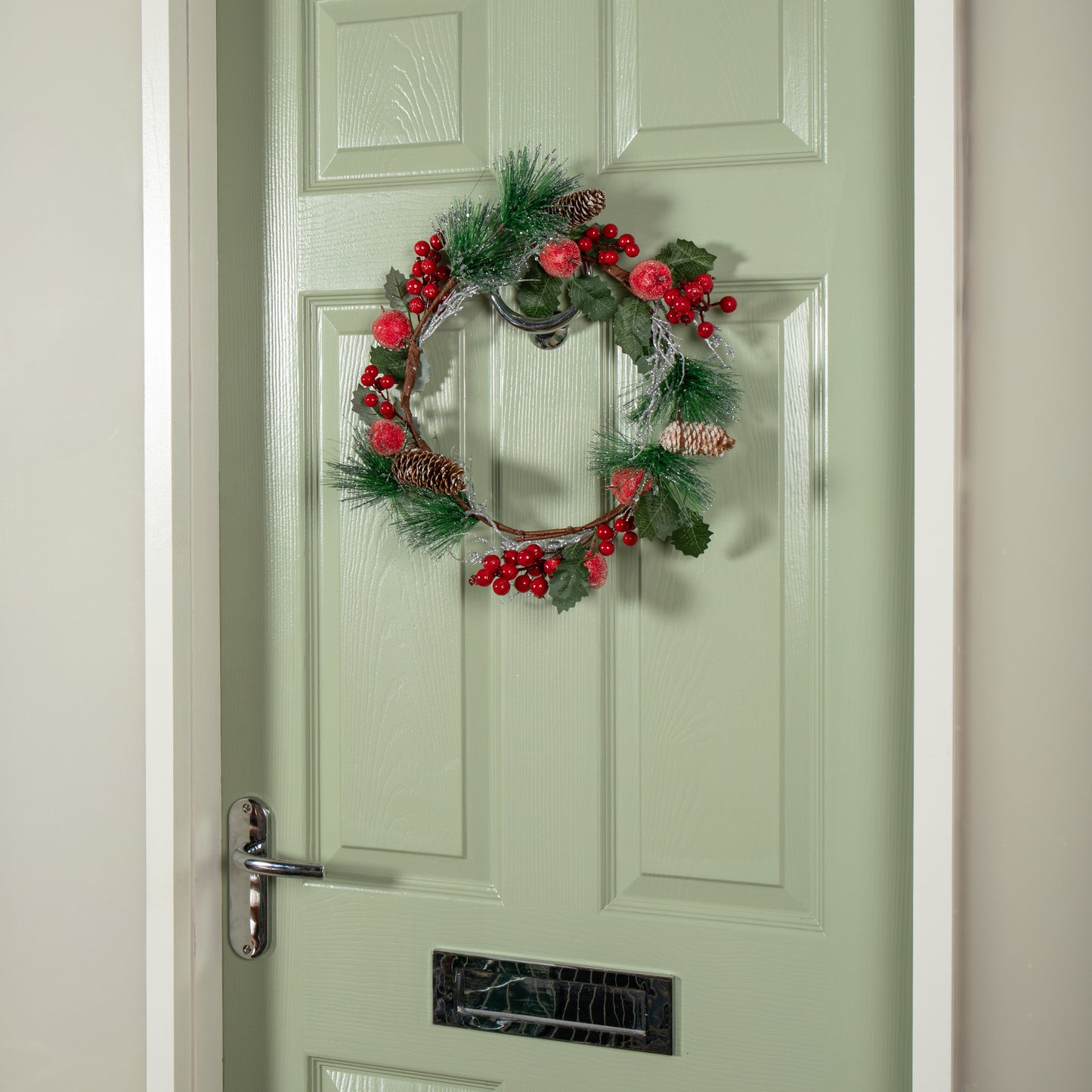 45cm Hanging Christmas Wreath with Apples and Red Berries