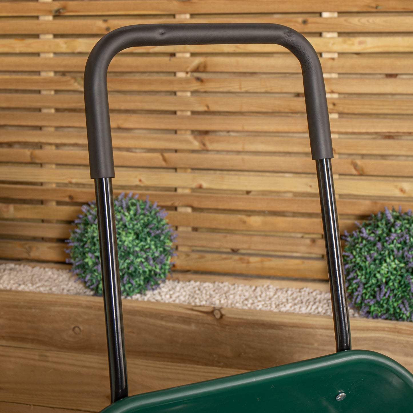 Heavy Duty 2 Wheel Outdoor Pneumatic Plastic Garden Wheelbarrow in Green