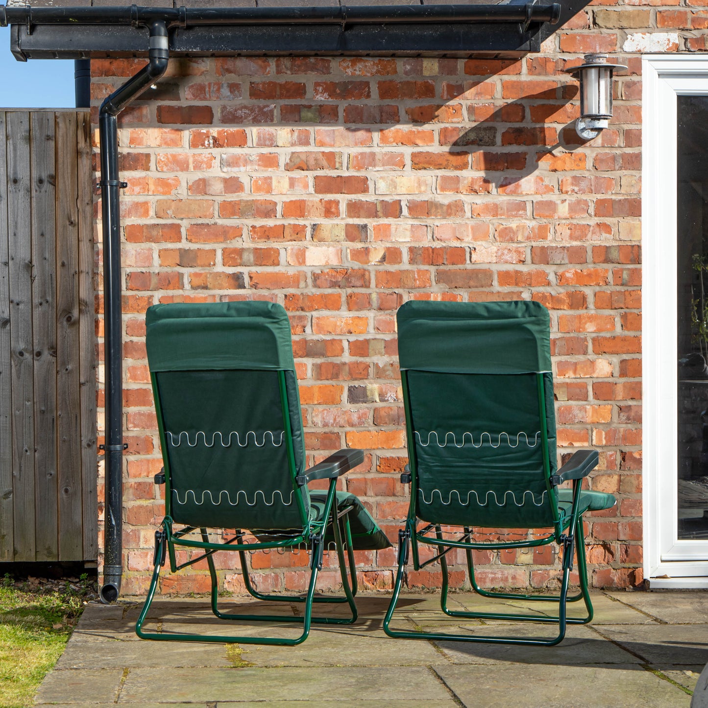 Factory Seconds: Set of 2 Padded Outdoor Garden Patio Recliner / Sun Lounger in Plain Green