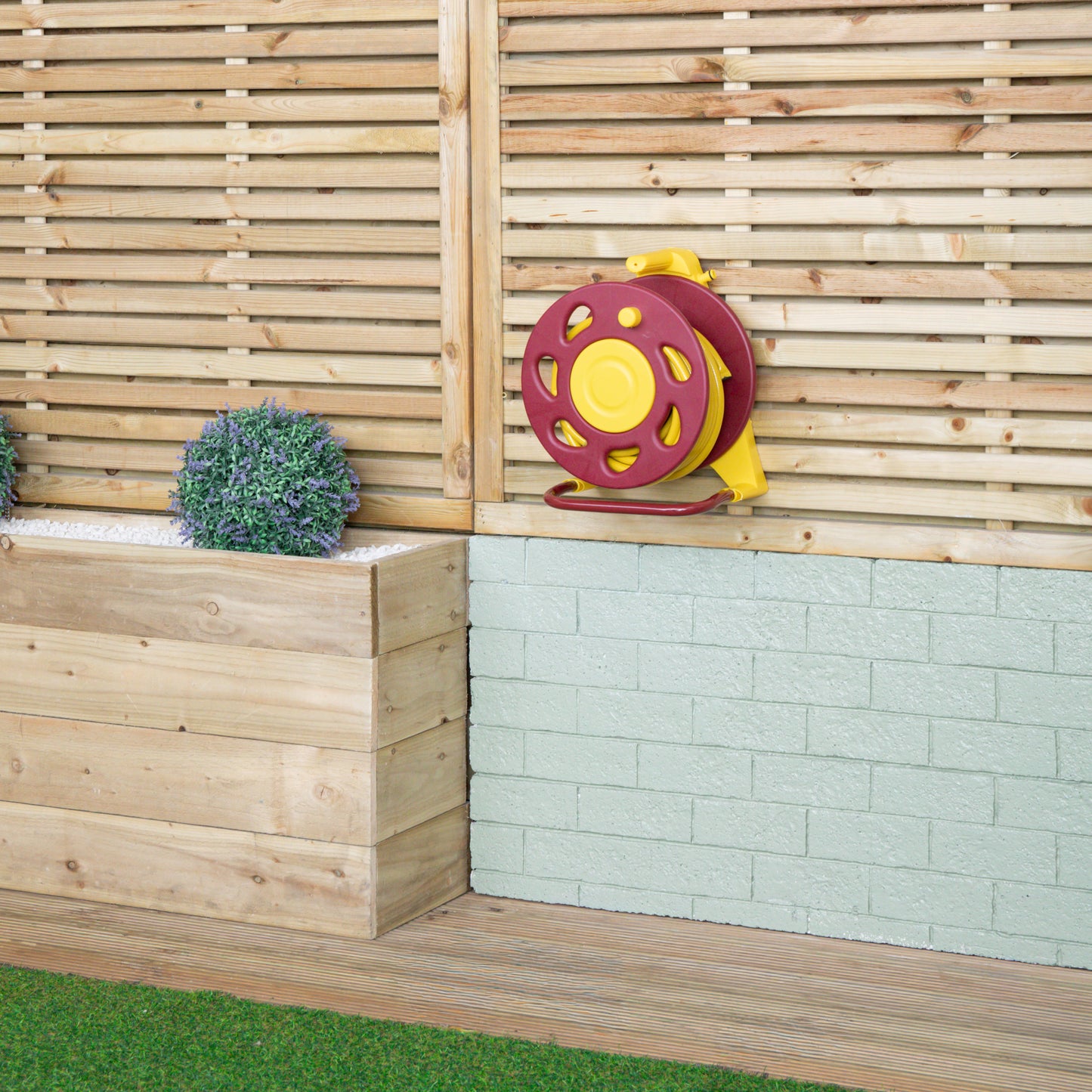 15m Pro Wall Mounted Garden Hose Pipe with Spray Nozzle & Storage Reel