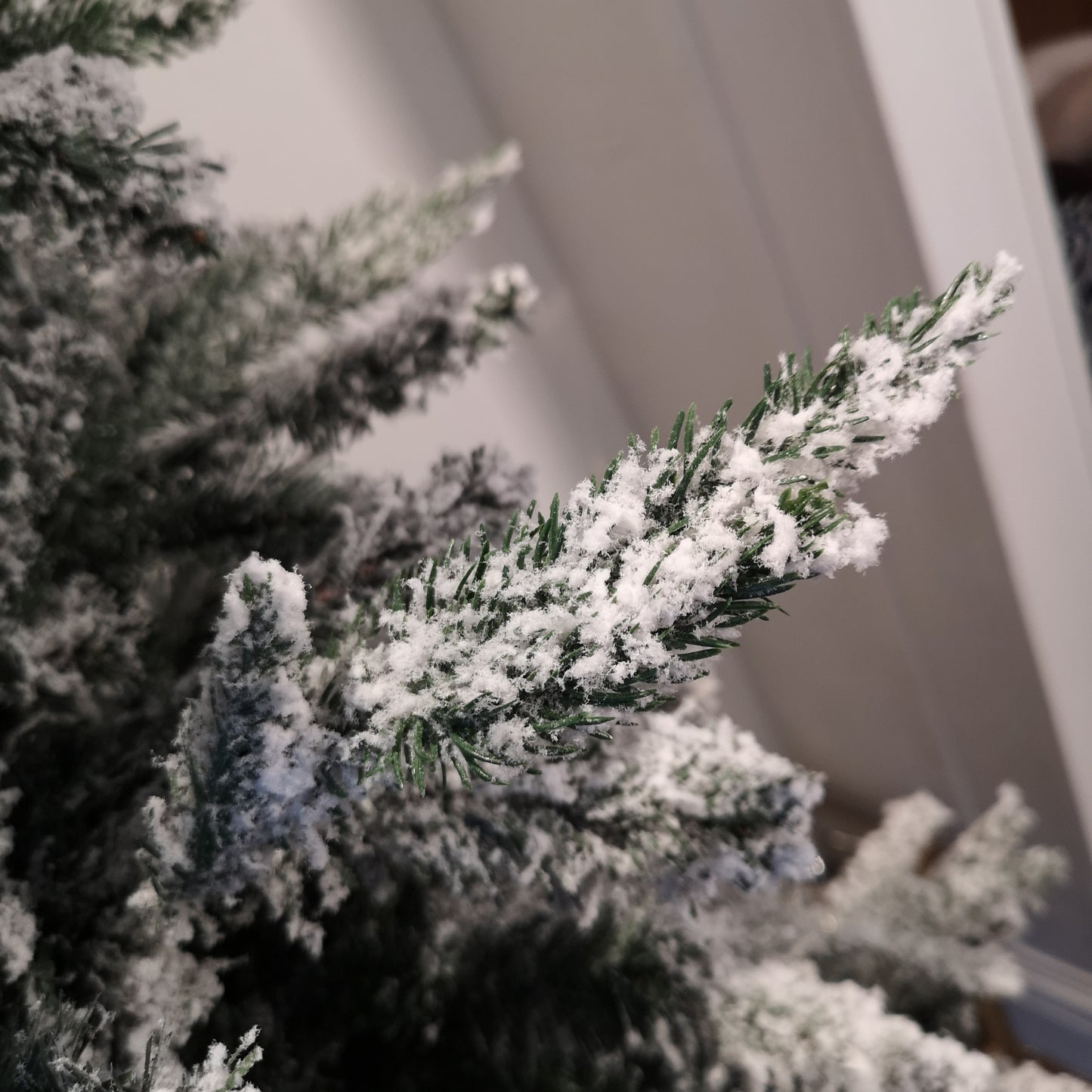 8ft (240cm) Premier Slim Green Lapland Spruce Snow Flocked Christmas Tree PE PVC Mixed Branches
