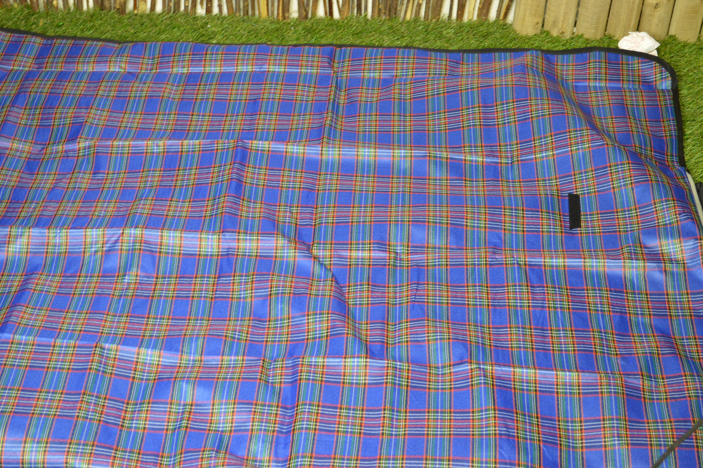 150cm x 115cm Patterned Waterproof Picnic Blanket / Rug - RED
