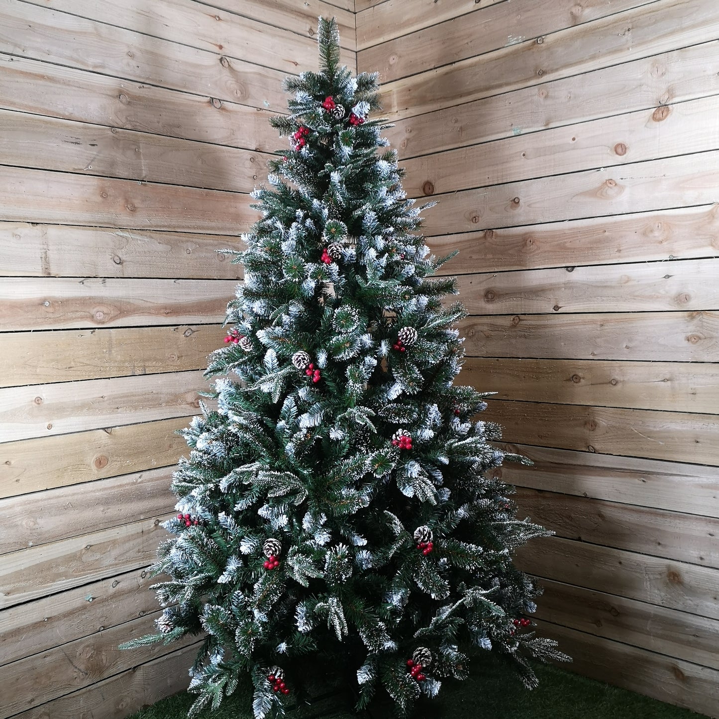 2.1M Christmas New Jersey Spruce Pvc/Pe/Bristle/Berrie/Cones