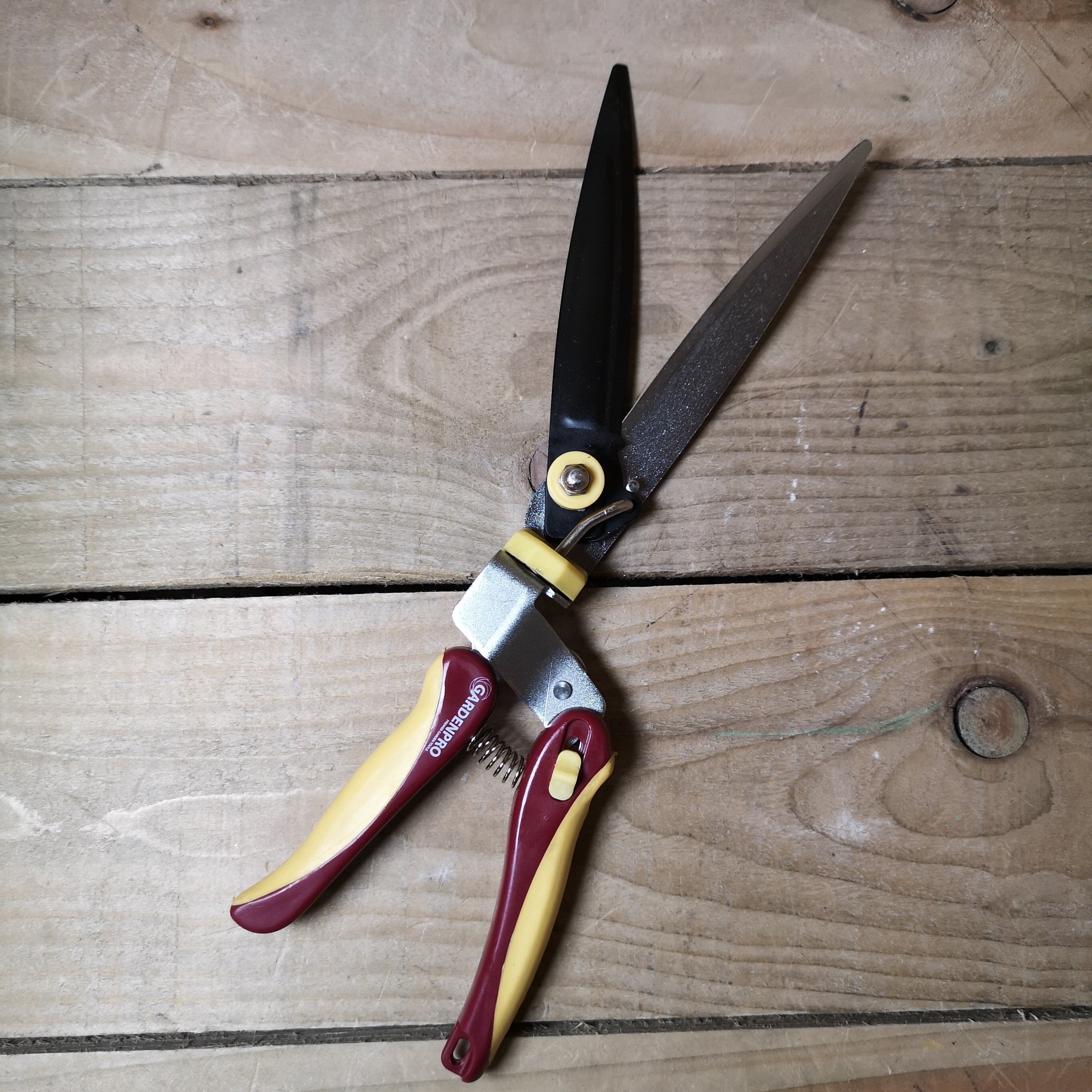Garden Pro One Handed Shears with Cushion Handle Grip