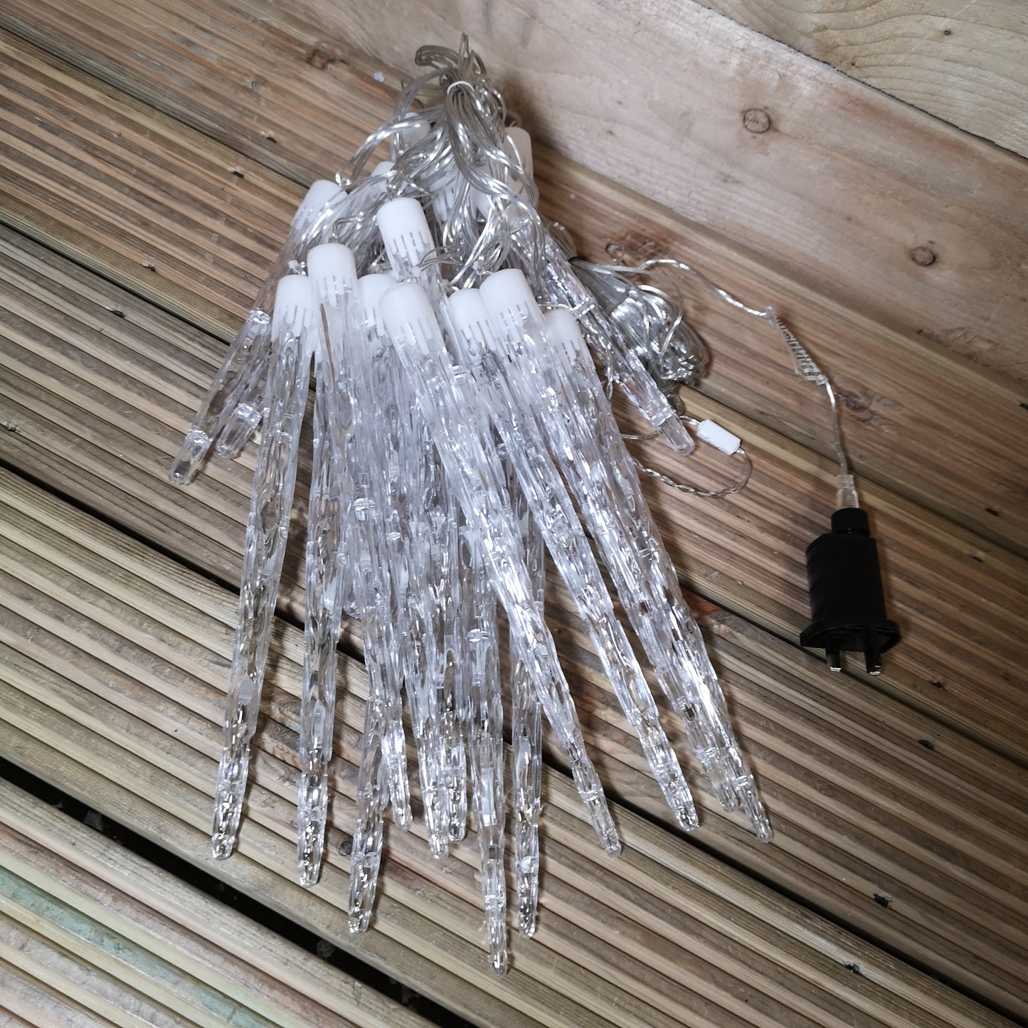 72 LED 6.9m Premier 24 Indoor Outdoor Icicle Shape Christmas Chaser Lights in Warm White