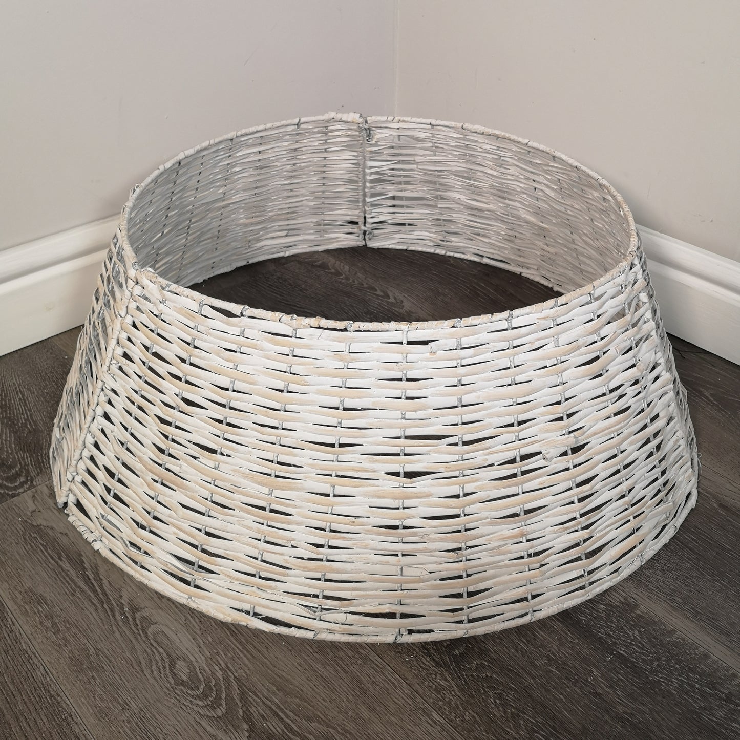 40/58cm Samuel Alexander KD Willow Christmas Tree Skirt Wicker Rattan- Medium White Wash