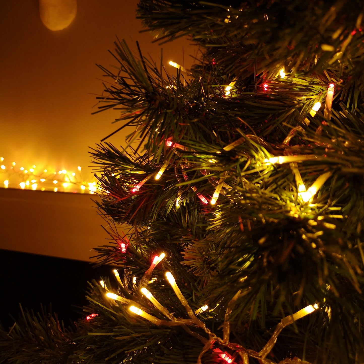 960 LED 12m Premier Cluster Indoor Outdoor Multi Function Mains Operated Christmas Lights with Timer on Clear Cable in Red & Gold