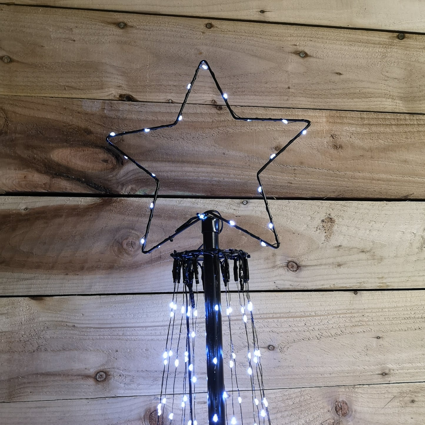 2.5m Outdoor Maypole Christmas Tree with 884 Ice White 10% Flashing LEDs