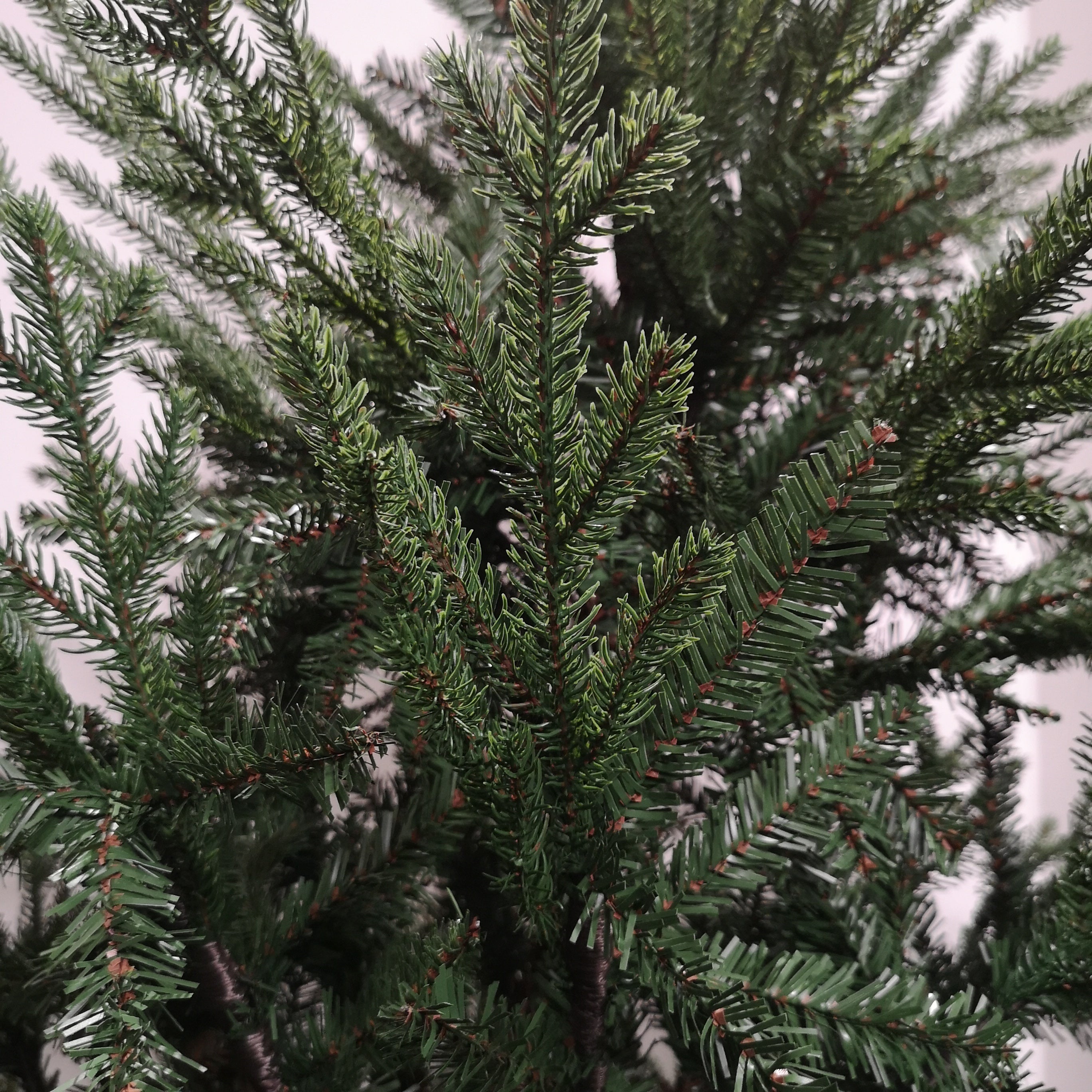 6ft 180cm Green Glenshee Spruce Artificial Christmas Tree PE and PVC Mix Natural Look