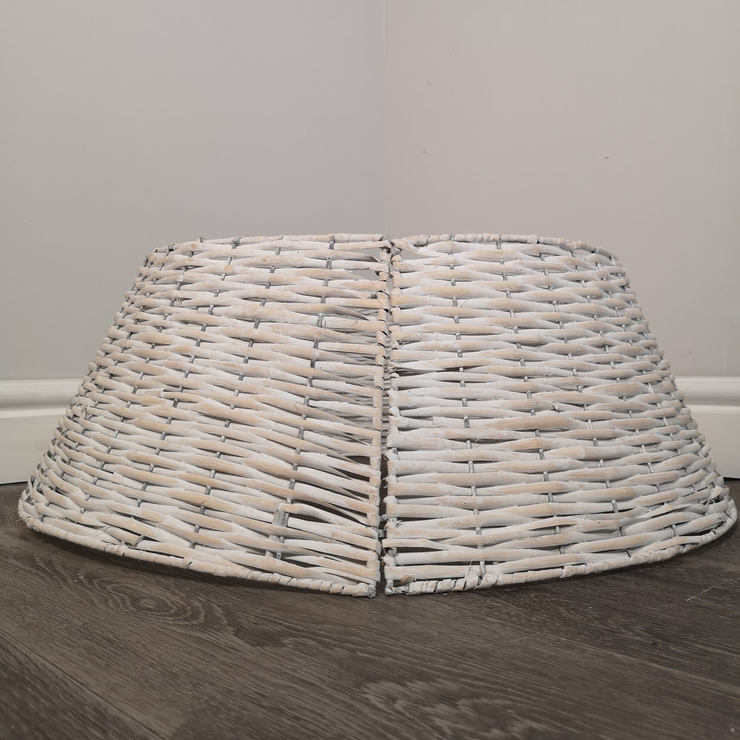 40/58cm Samuel Alexander KD Willow Christmas Tree Skirt Wicker Rattan- Medium White Wash