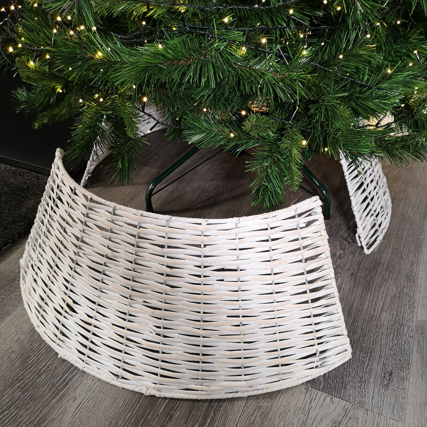 40/58cm Samuel Alexander KD Willow Christmas Tree Skirt Wicker Rattan- Medium White Wash
