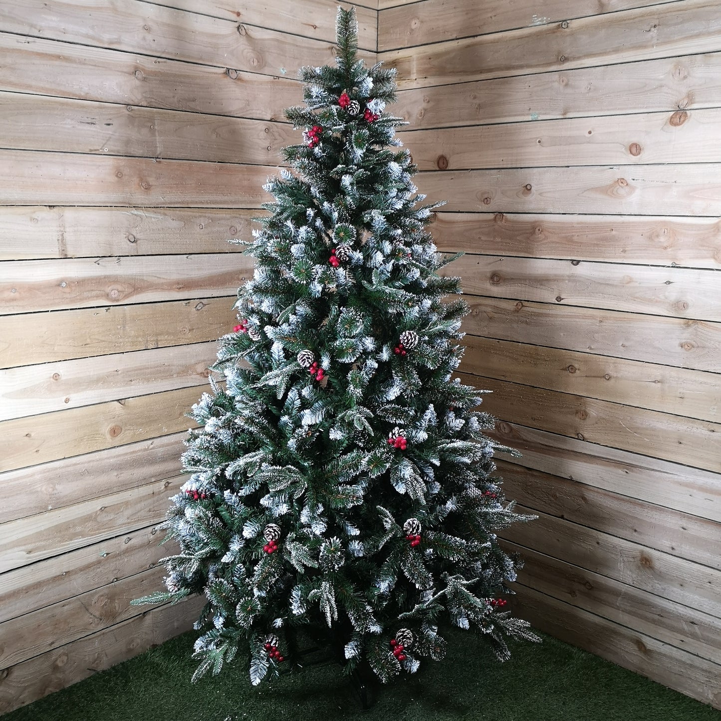 1.8M New Jersey Spruce Pvc/Pe/Bristle/Berries/Cones