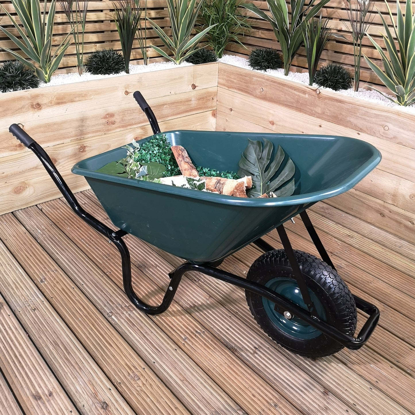 110 Litre 150kg Capacity Heavy Duty Outdoor Pneumatic Plastic Garden Wheelbarrow in Green