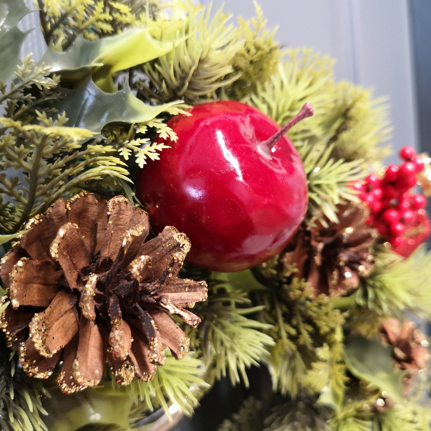 Premier 45cm Indoor / Outdoor Christmas Wreath Decoration - Red & Green