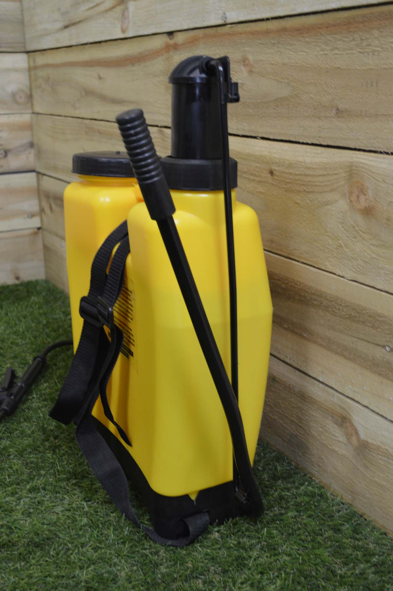 16 Litre Garden Knap sack / Back Pack Pressure Sprayer for Weeds / Fertiliser