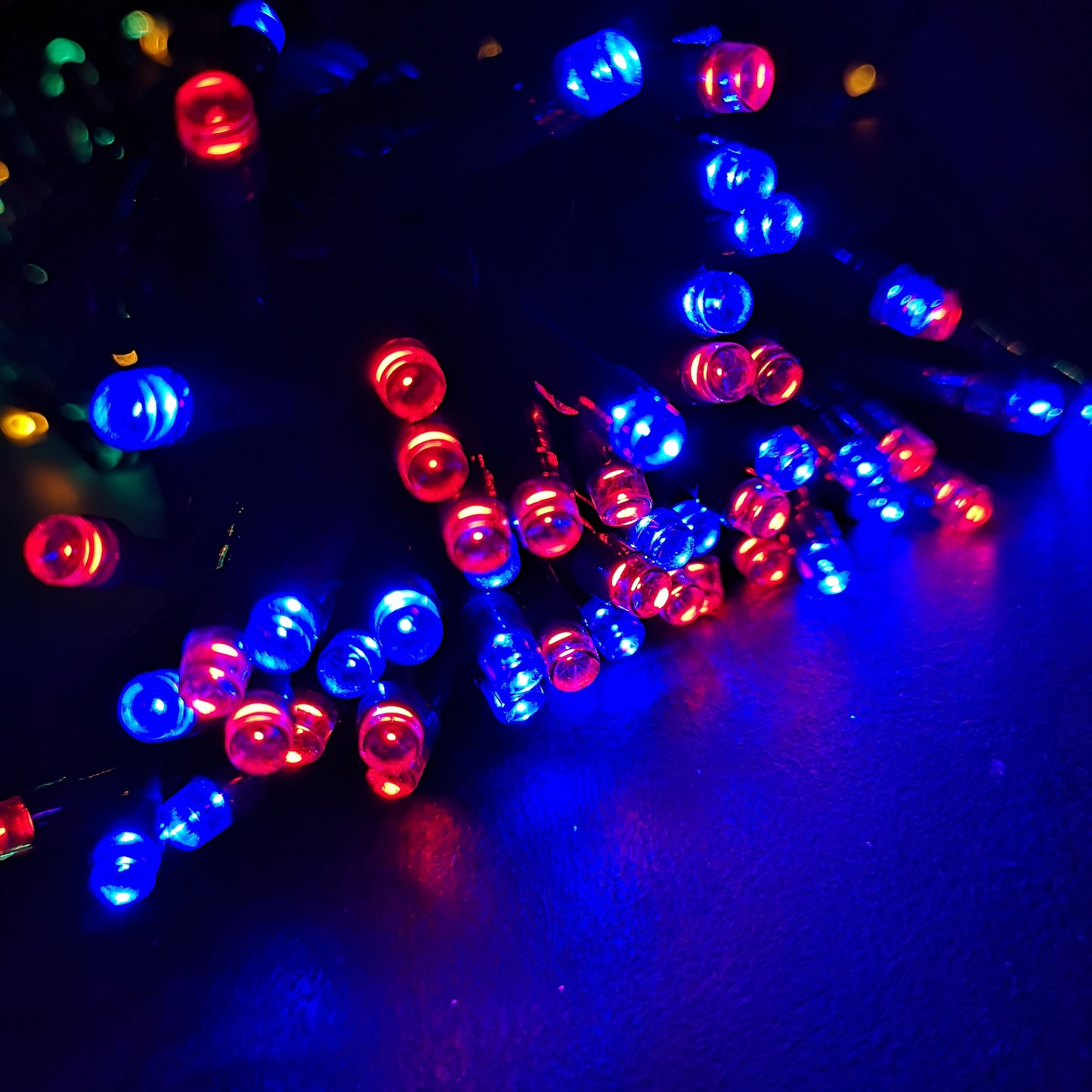 100 LED 10m Premier Christmas Indoor Outdoor Multi Function Battery Operated String Lights with Timer in Multicoloured