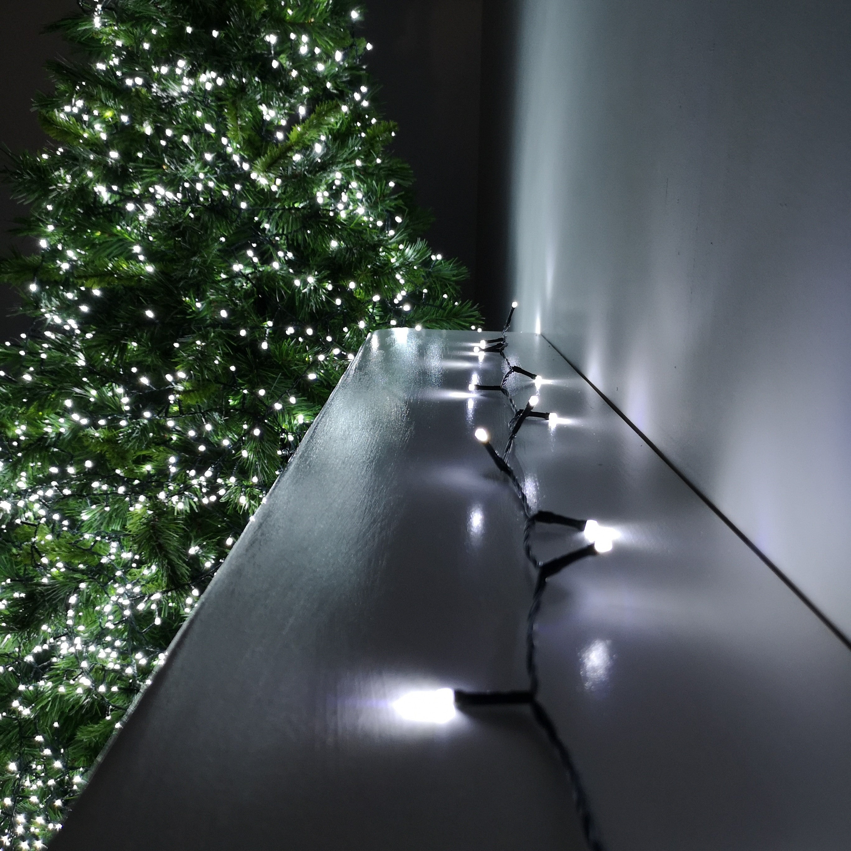 200 LED 16m SupaBrights Indoor Outdoor Christmas Multi Function Mains Operated String Lights Timer Cool