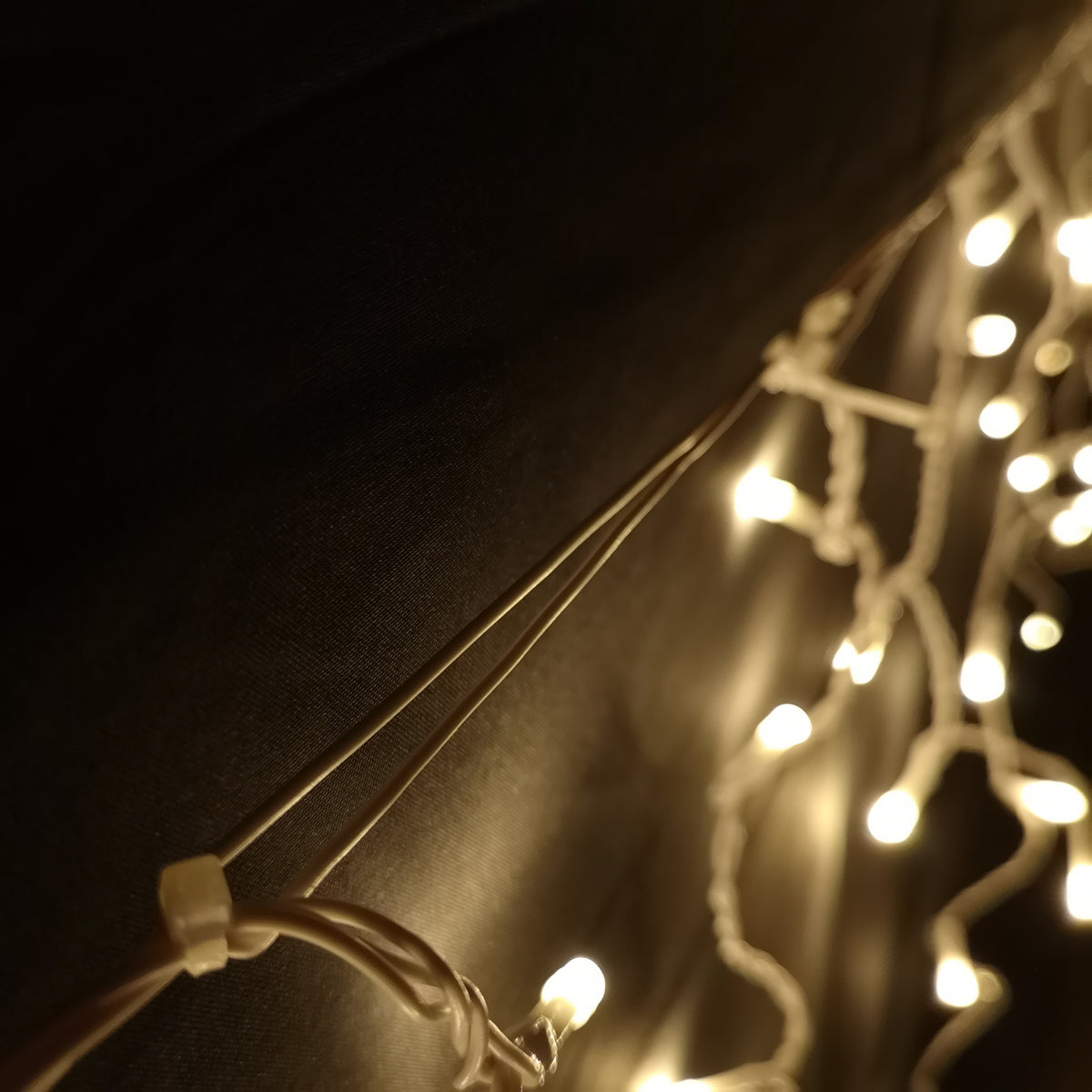 640 LED 16m Premier Christmas Outdoor 8 Function Icicle Lights in Warm White