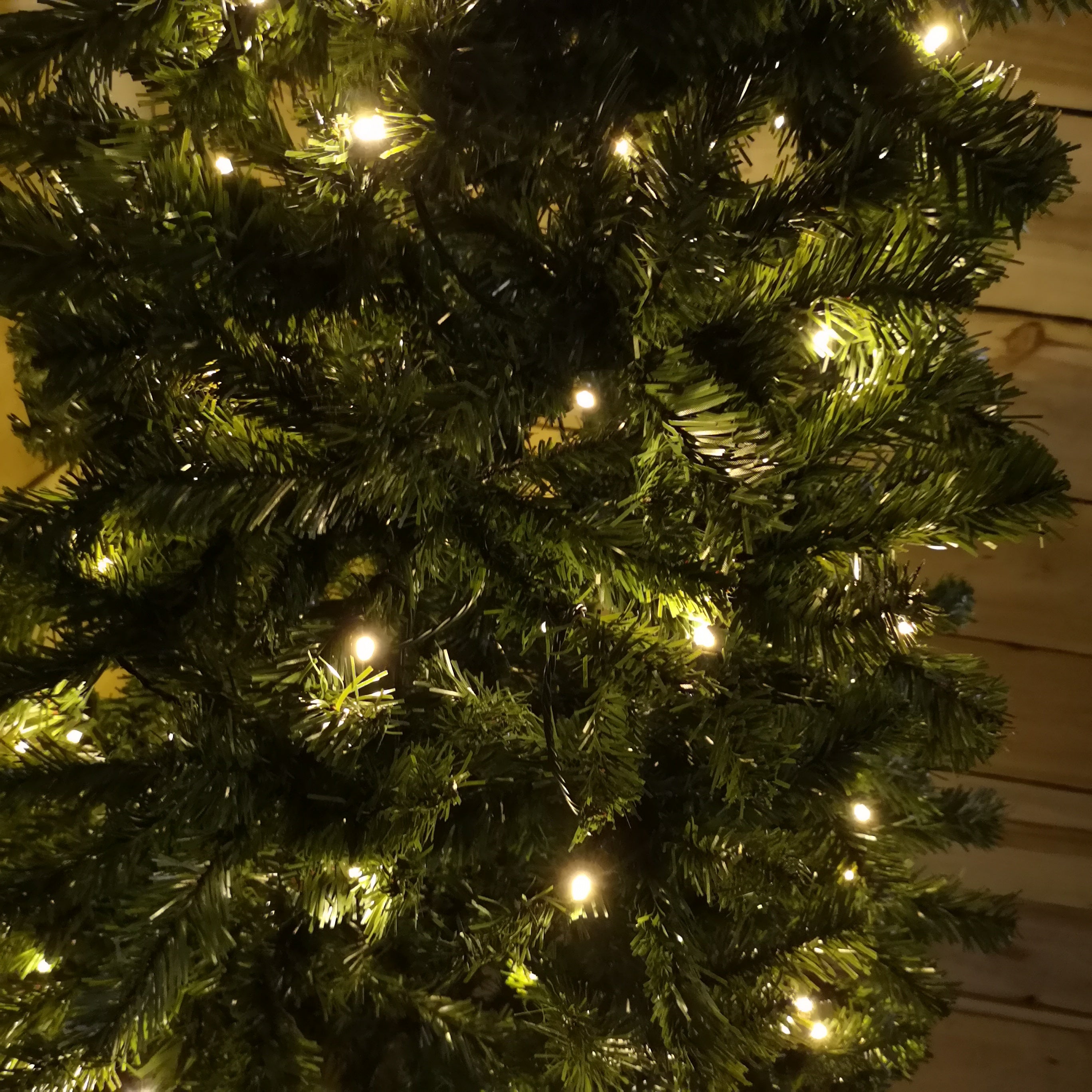 7FT 2.1m Indoor Prelit Breckenridge Pine Christmas Tree 200 Multi Action Warm White LEDs