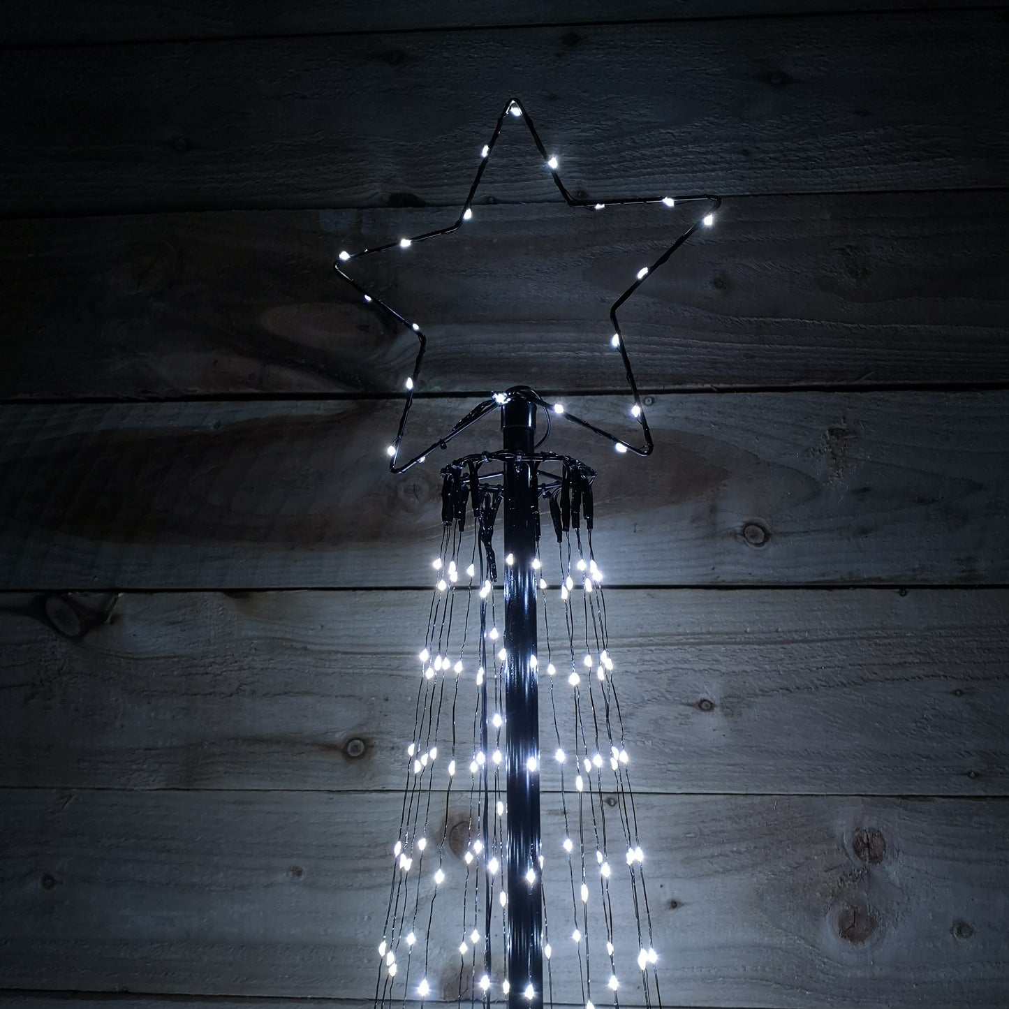 2.5m Outdoor Maypole Christmas Tree with 884 Ice White 10% Flashing LEDs