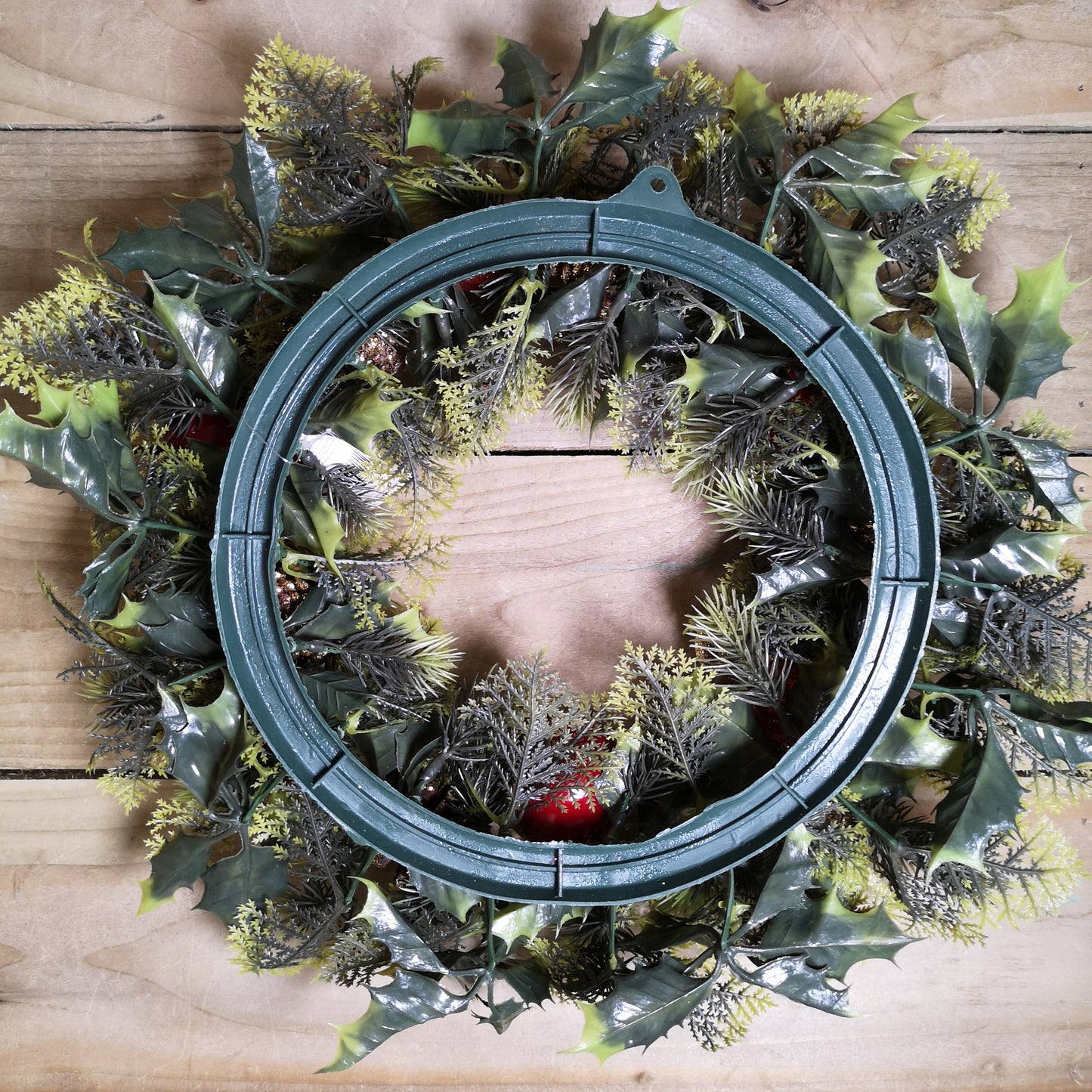 Premier 45cm Indoor / Outdoor Christmas Wreath Decoration - Red & Green