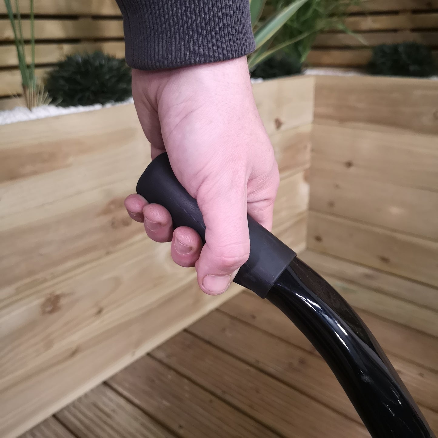 110 Litre 150kg Capacity Heavy Duty Outdoor Pneumatic Plastic Garden Wheelbarrow in Green