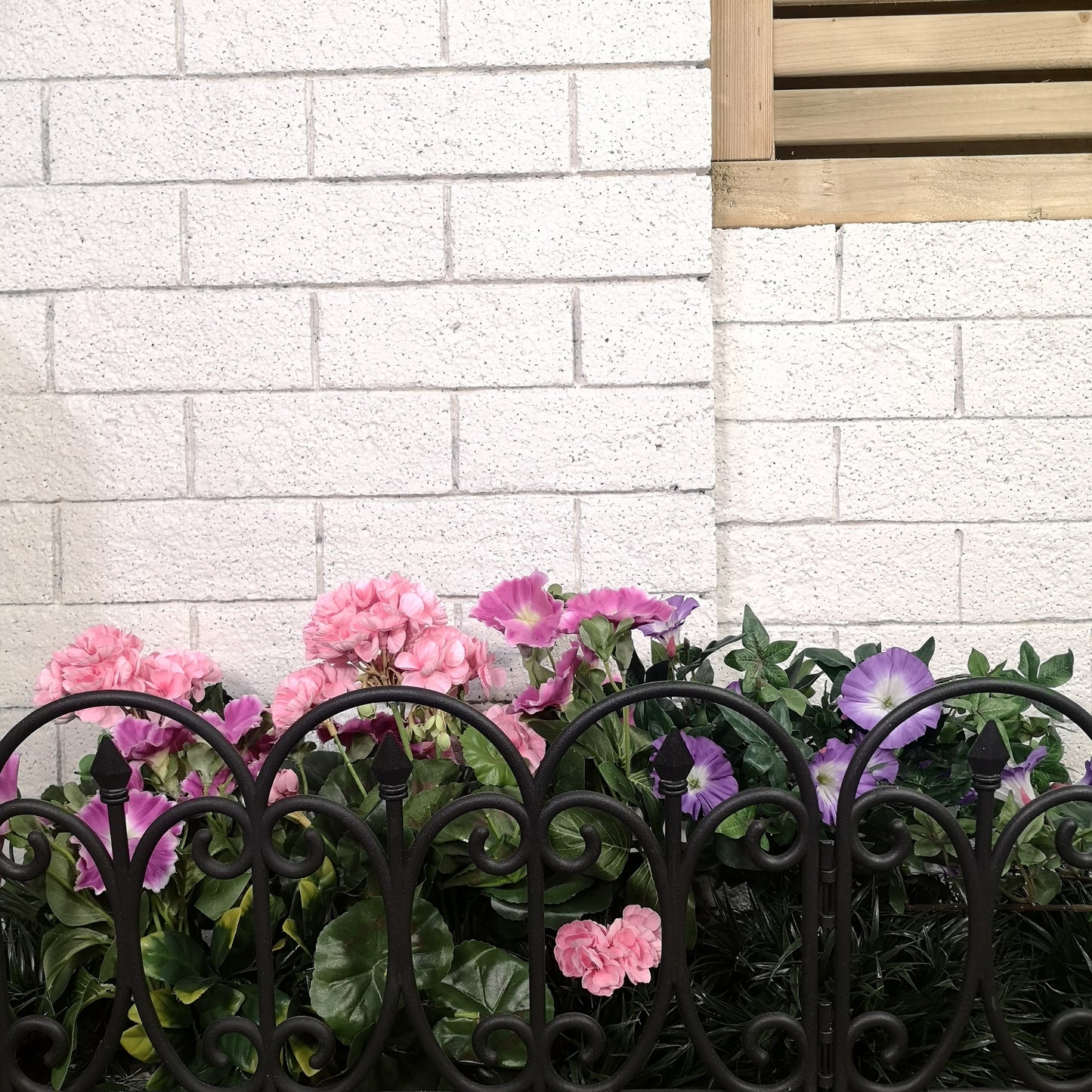 6 x 23cm 4 Piece Black Ornate Garden Border Fence Edging