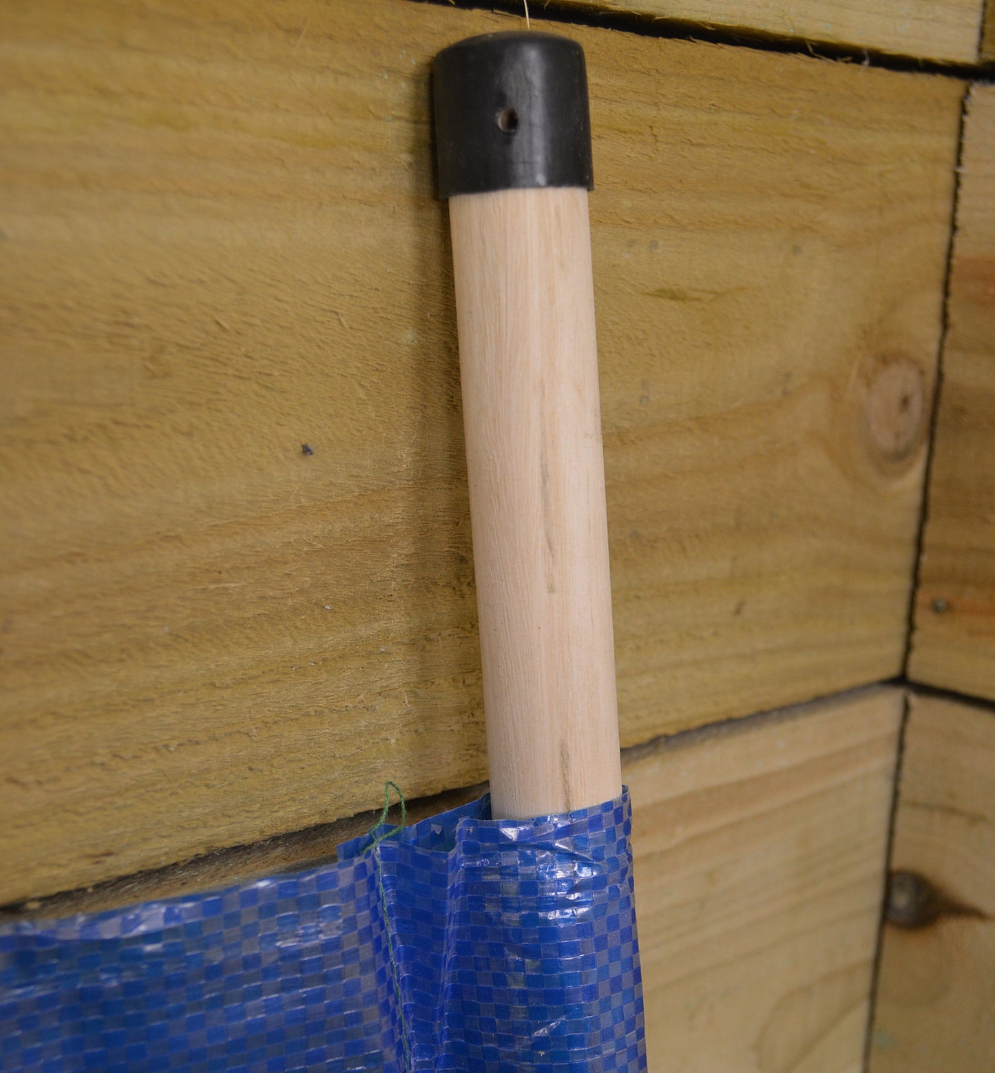 15.2ft (4.6m) Long 1m High 8 Pole Beach / Camping Windbreak / Wind Break