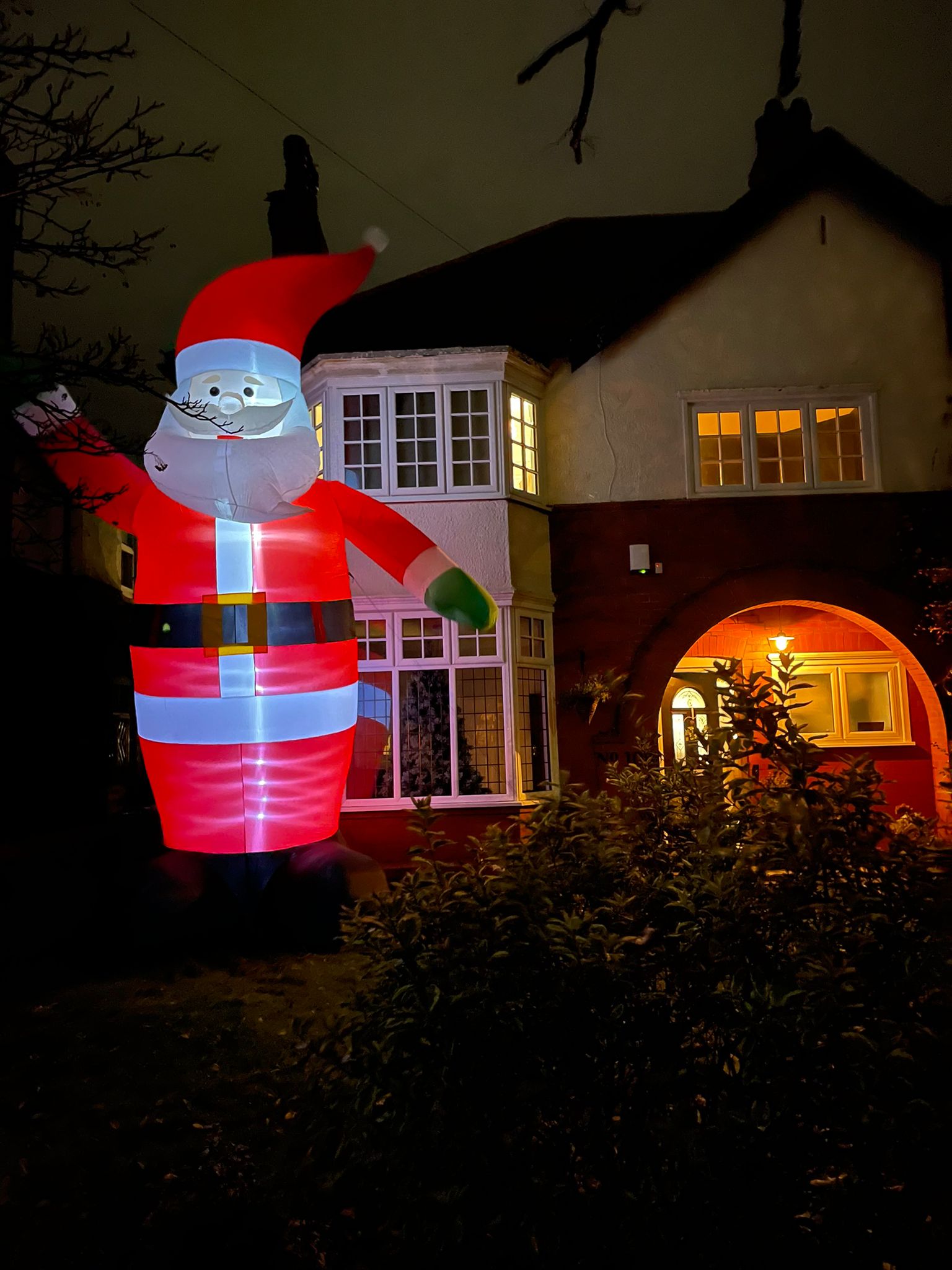 GIANT: 20ft (6m) Outdoor Inflatable Lit Christmas Santa with Raised Arm & 28 LEDs