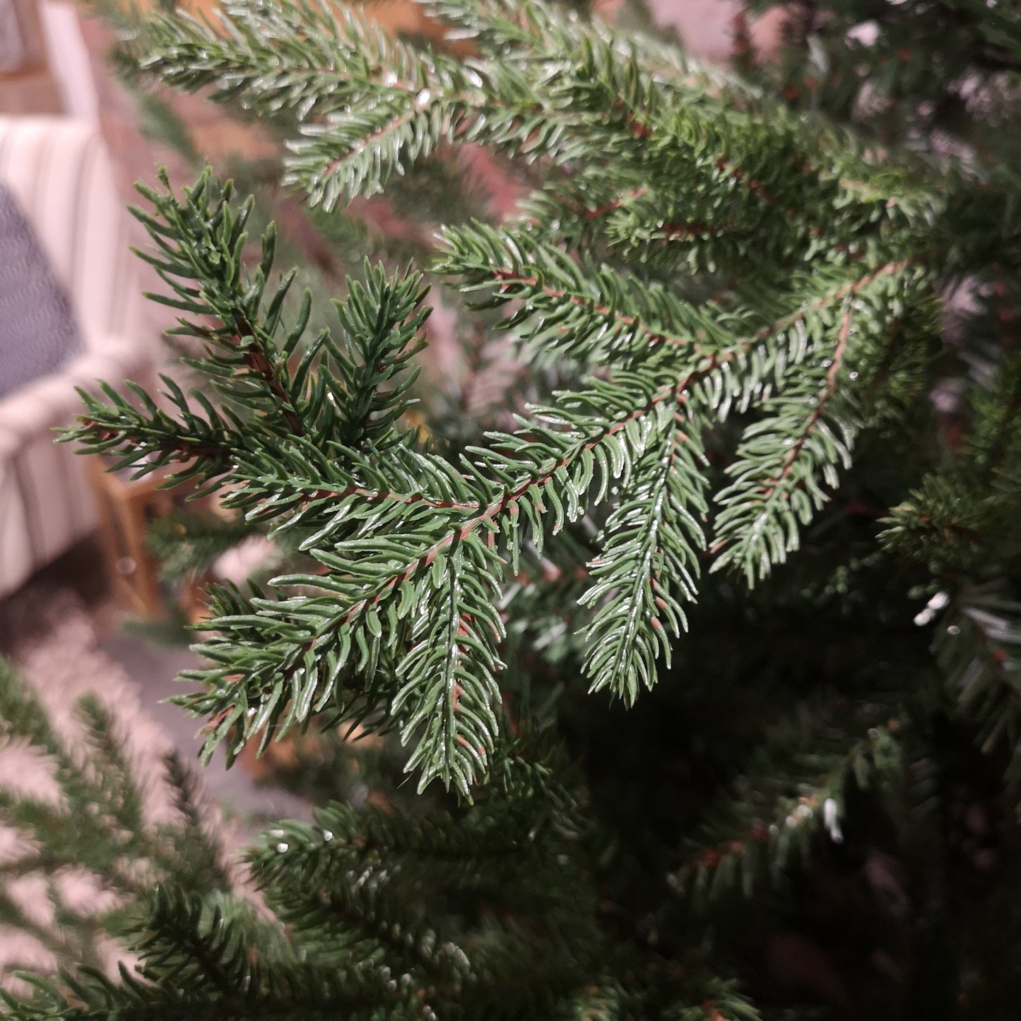 6ft 180cm Green Glenshee Spruce Artificial Christmas Tree PE and PVC Mix Natural Look