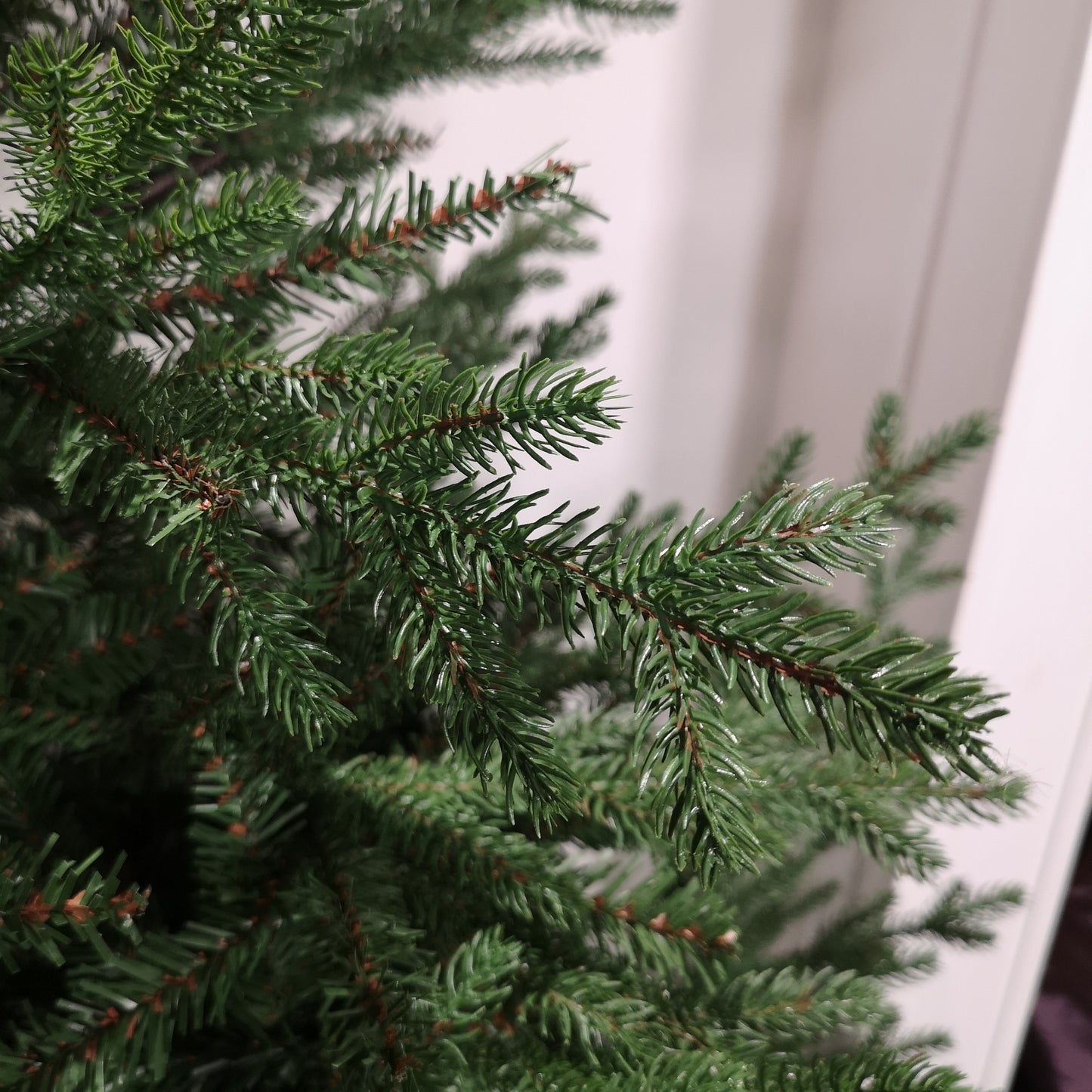 6ft 180cm Green Glenshee Spruce Artificial Christmas Tree PE and PVC Mix Natural Look