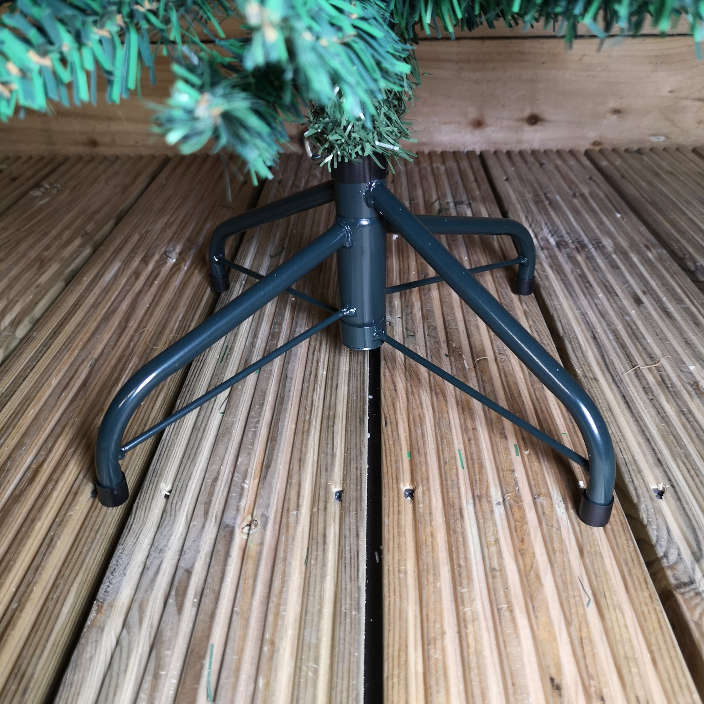 5.5ft (1.7m) Premier Pencil Style Slim Christmas Tree in Green