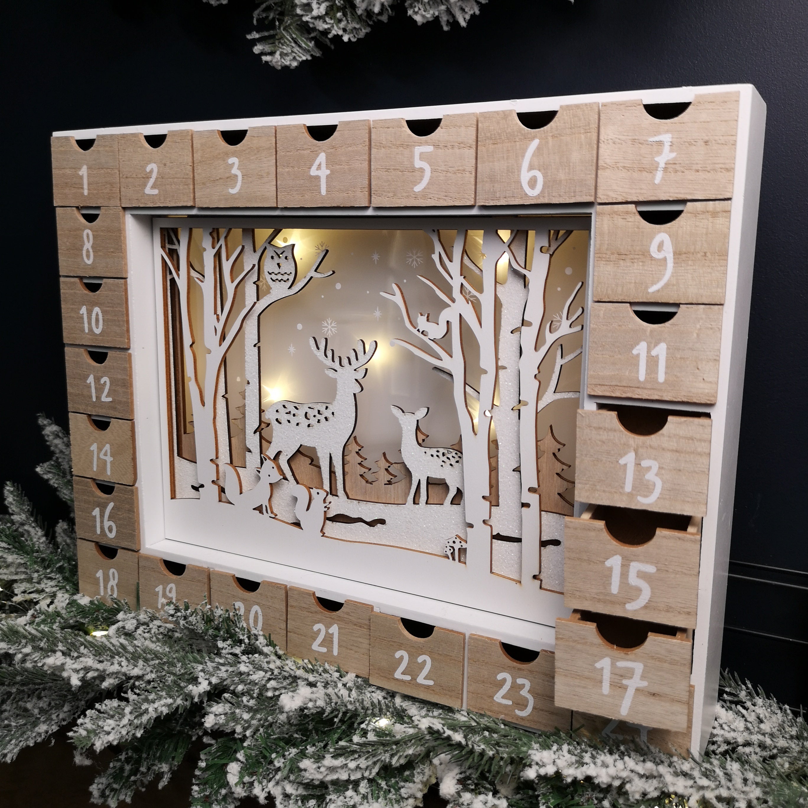 27cm Traditional Wooden Advent Calendar Christmas Decoration with Woodland Animals Winter Scene