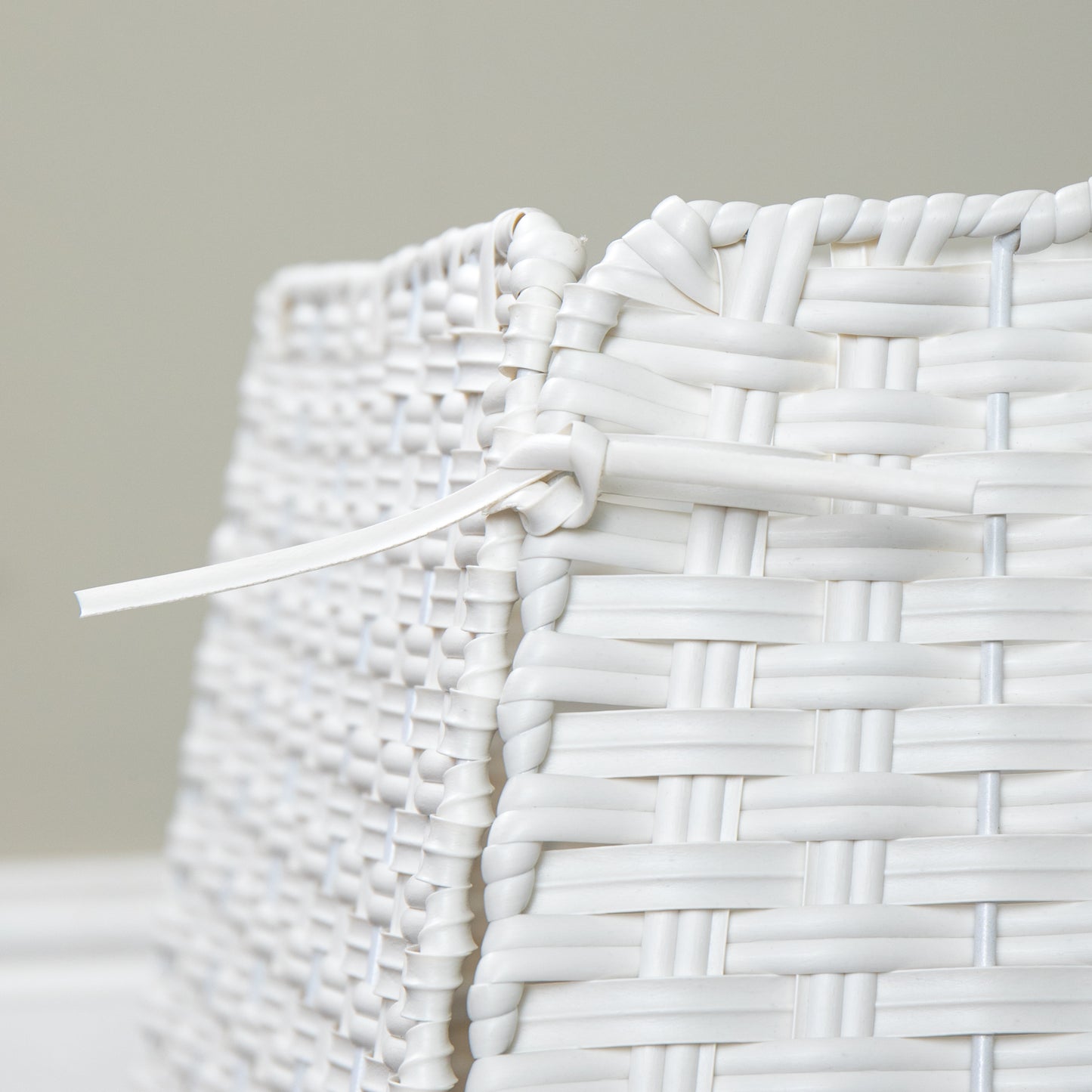 47cm x 46cm Samuel Alexander Foldable Faux Rattan Christmas Tree Skirt in White