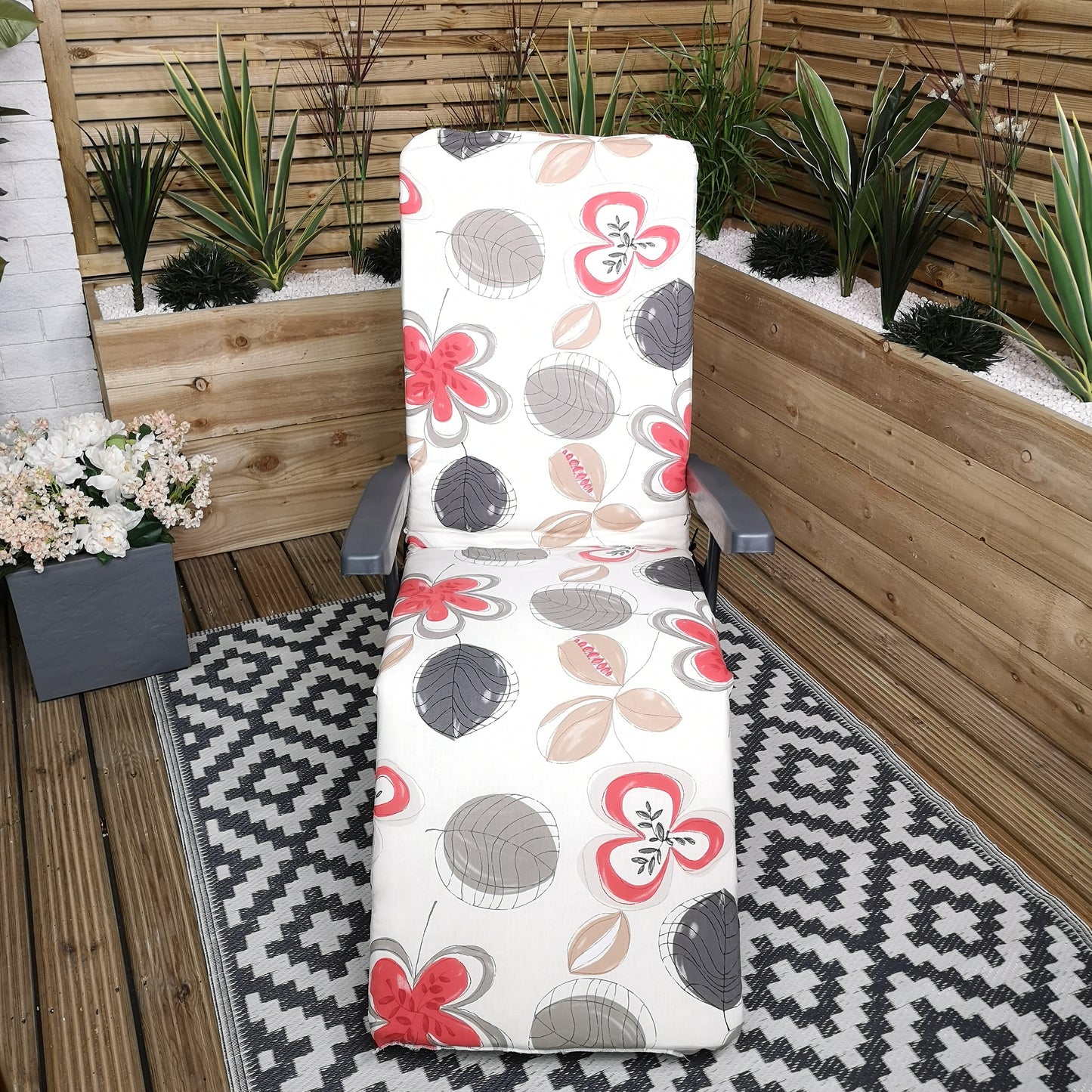 Factory Seconds: Padded Outdoor Garden Patio Recliner / Sun Lounger with Flowers