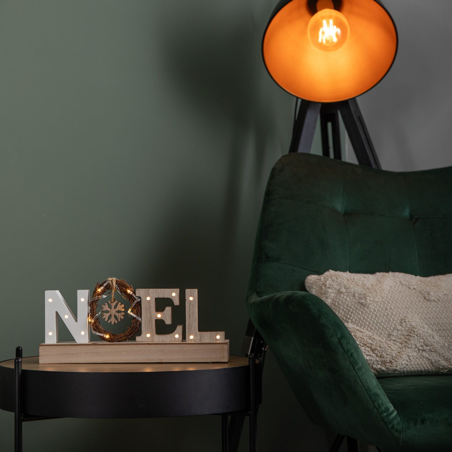 12cm Battery Operated Light up Wooden Noel Christmas Decoration with Snowflake & 18 Warm White LEDs