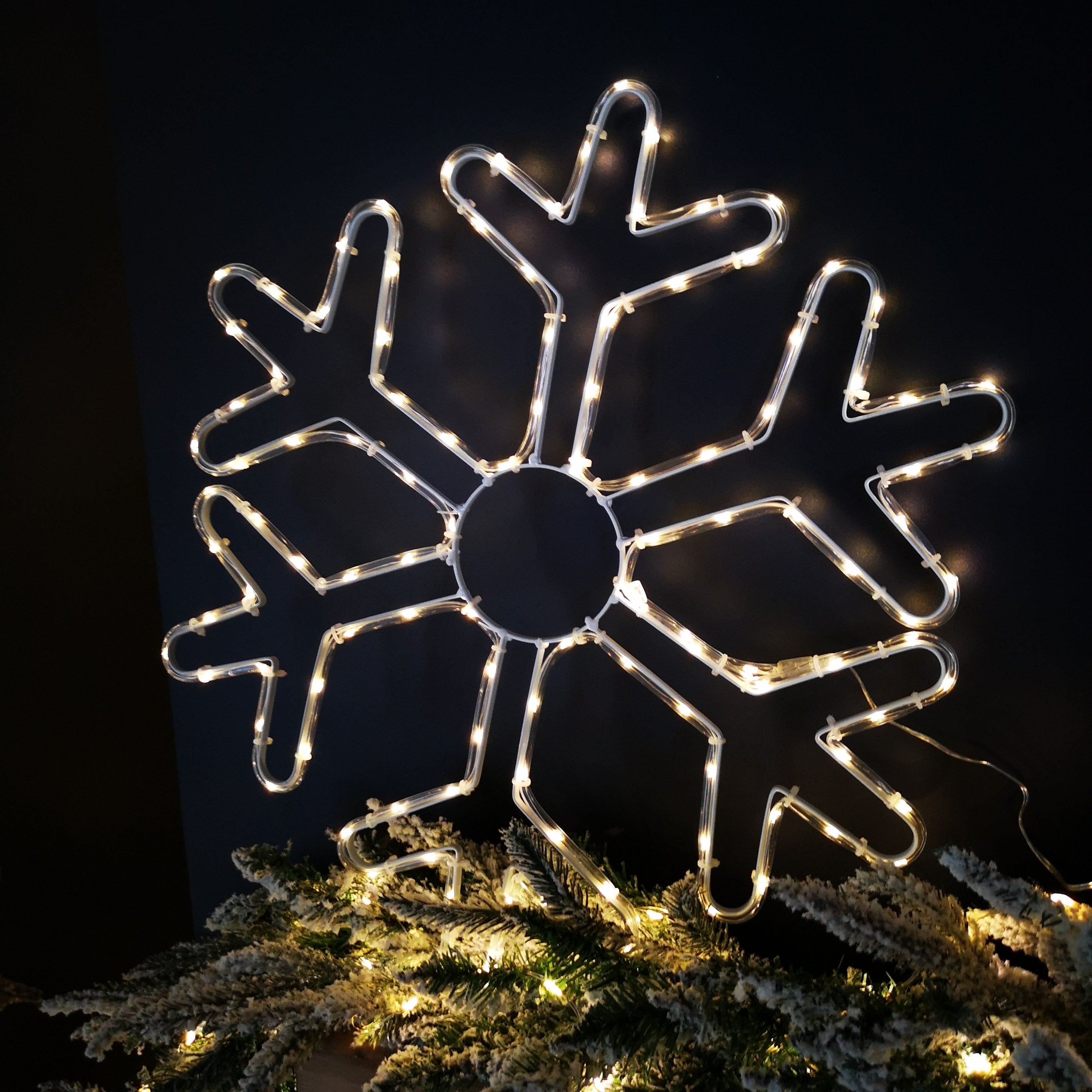 48cm Outdoor 8 Function Battery LED Metal Christmas Snowflake in Warm White